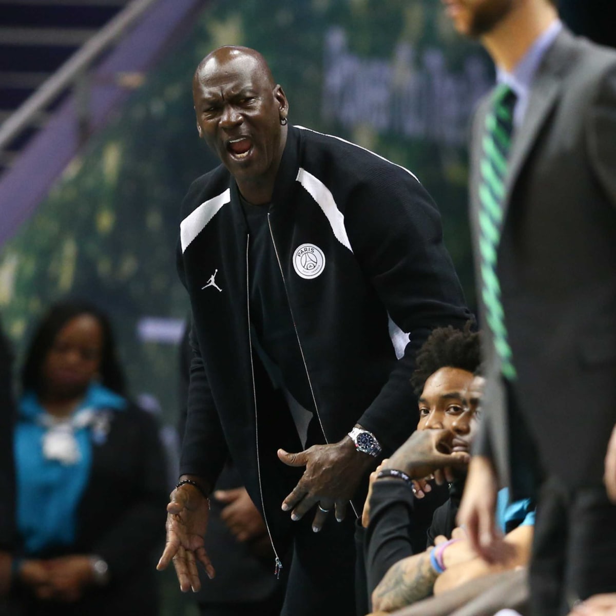 Michael Jordan Says He Takes LeBron James Comparisons With A Grain Of  Salt - All Lakers