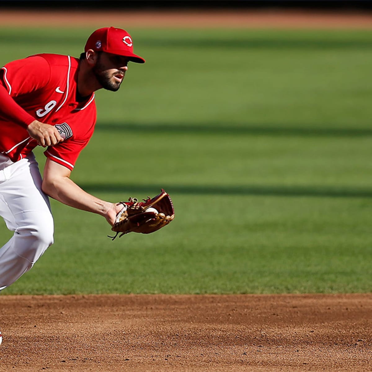 Reds activate Mike Moustakas from COVID-IL