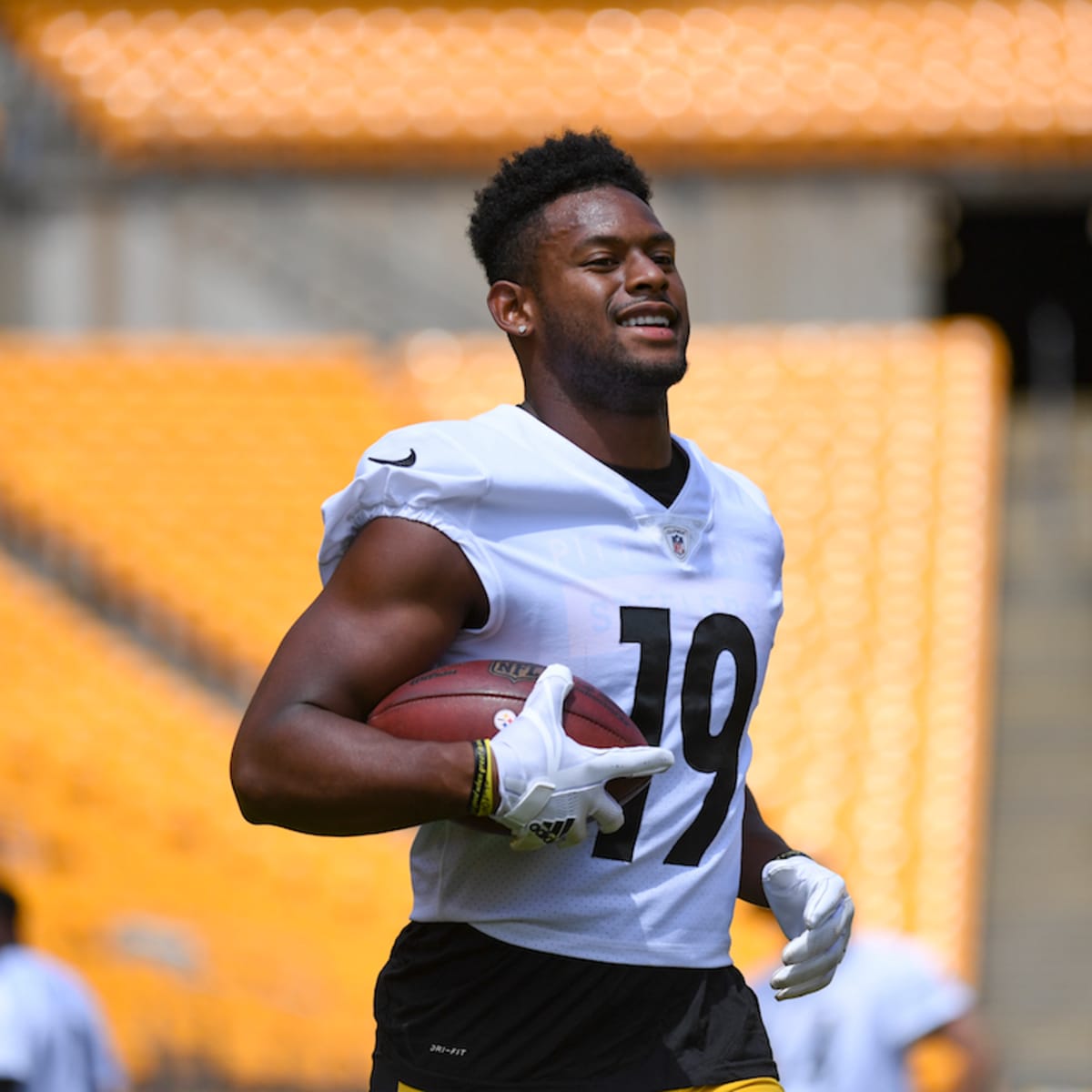 JuJu Smith-Schuster Votes No On Potential Return to Pittsburgh Steelers -  Sports Illustrated Pittsburgh Steelers News, Analysis and More