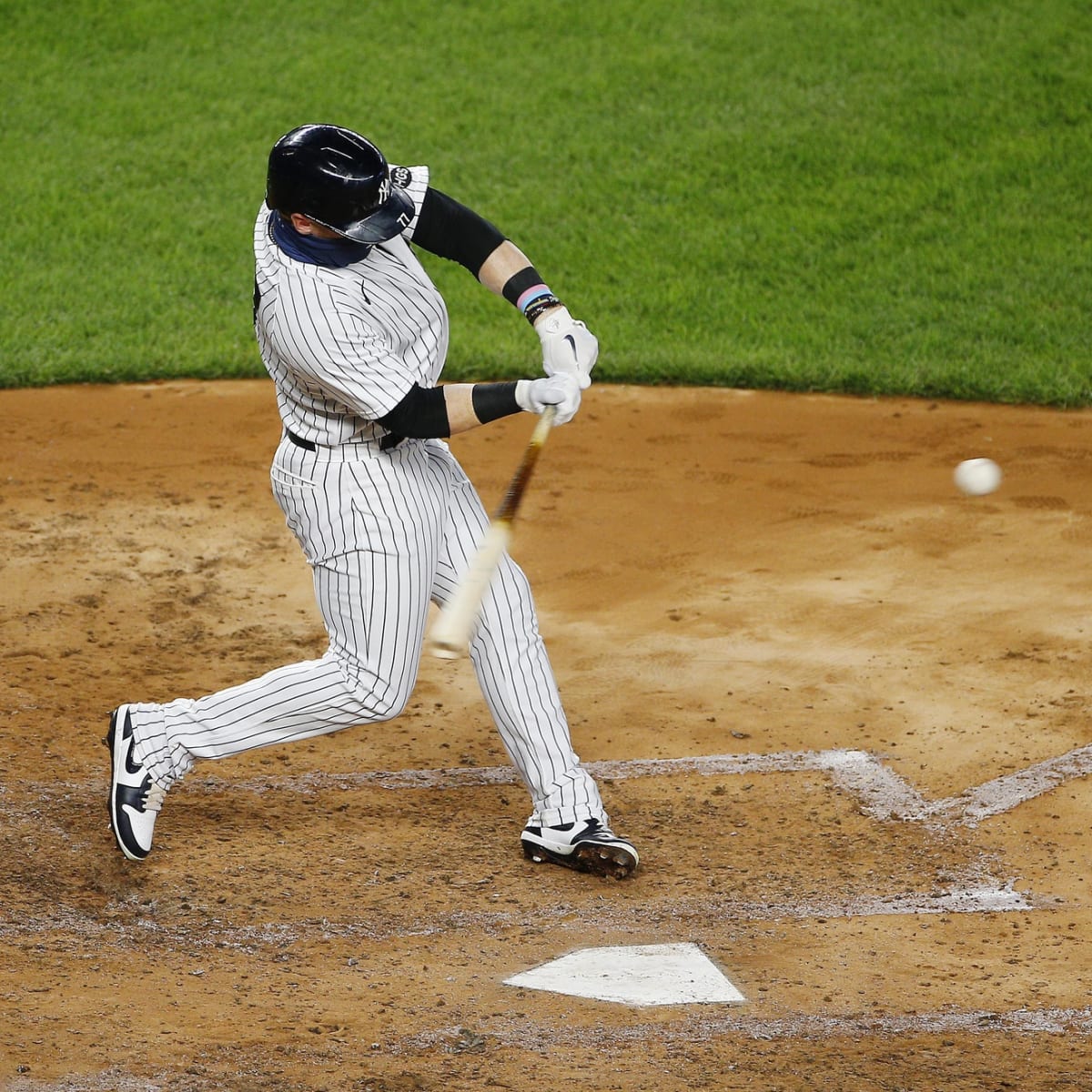 Clint Frazier has big season debut; Yankees beat Braves 6-3