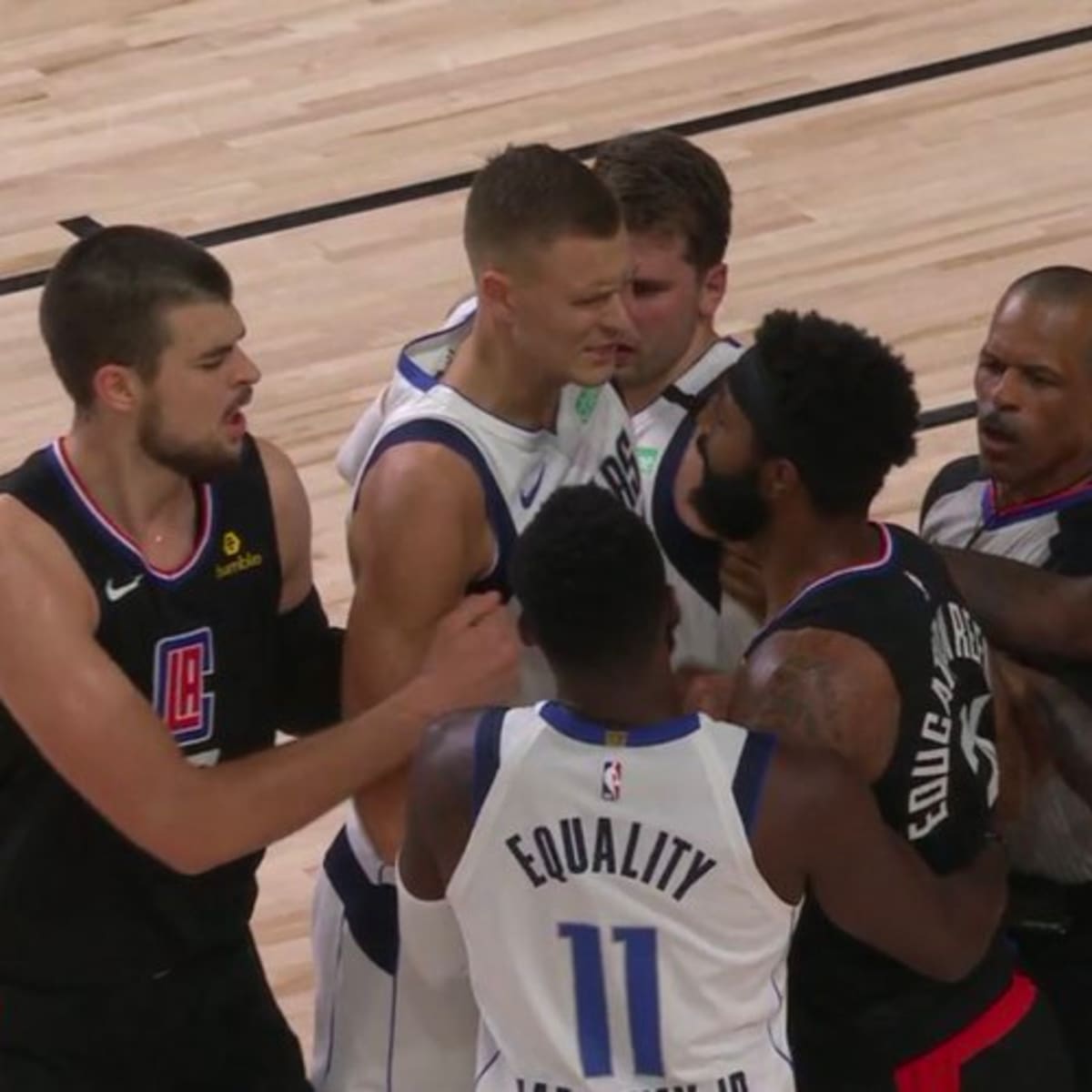 Clippers let Mavericks slip away in Game 2 to tie up series - Los