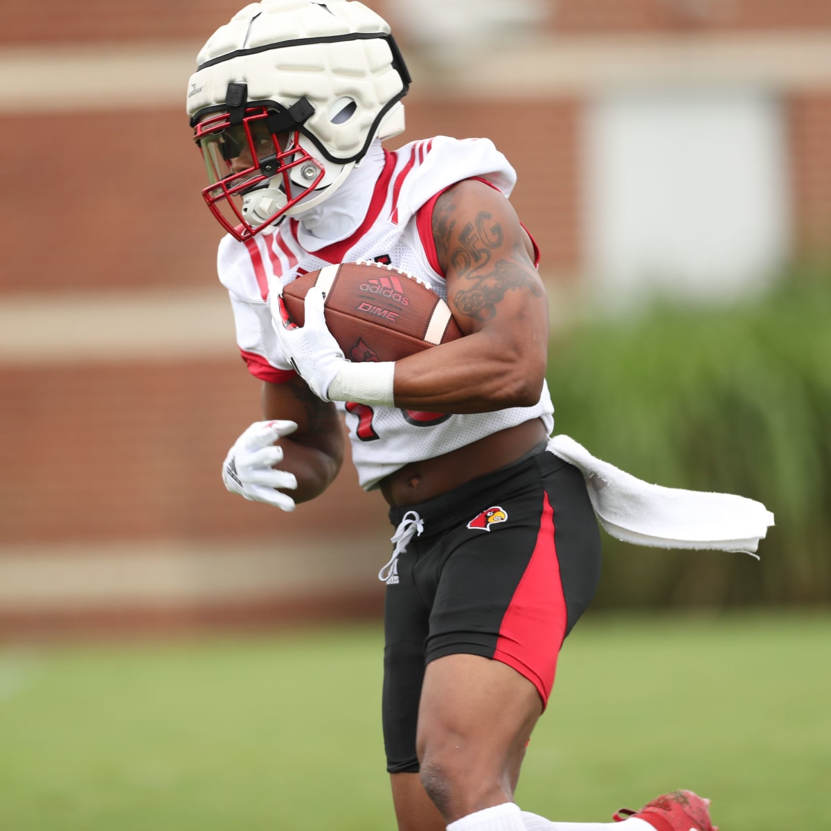 Former Cocoa Tiger, Louisville Cardinals Running Back Javian Hawkins Signs  Undrafted Free Agency Contract with Atlanta Falcons - Space Coast Daily