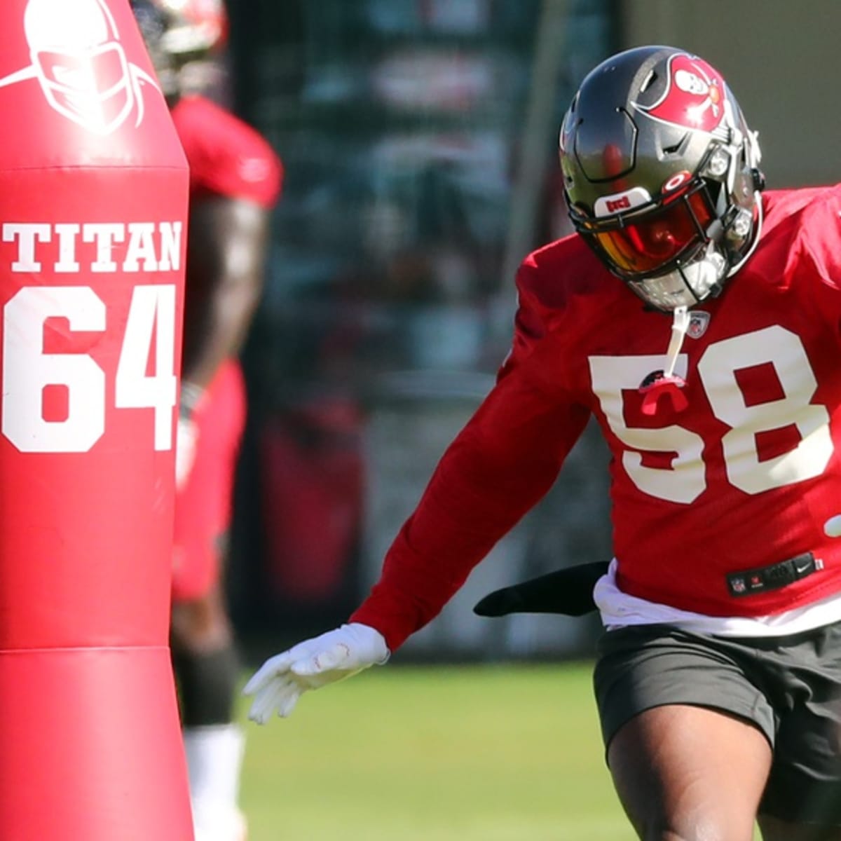 Reports: Bucs re-sign Gholston, Barrett ready for training camp 