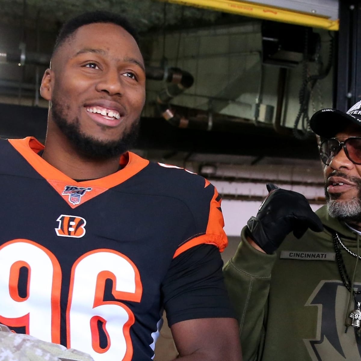 Former Florida Gator Carlos Dunlap dealt from Bengals to Seahawks