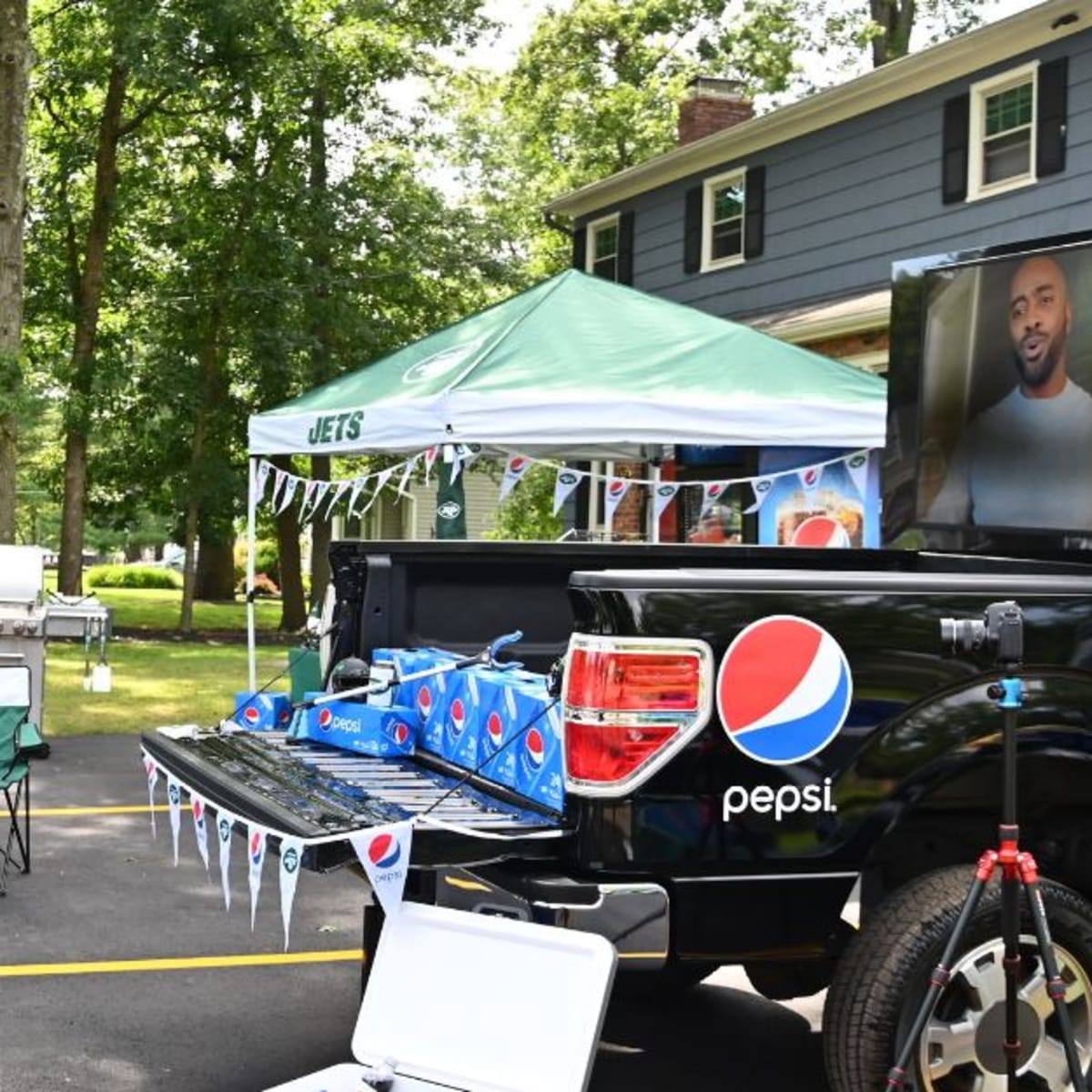 New York Jets fans get a crazy home tailgate experience from Pepsi