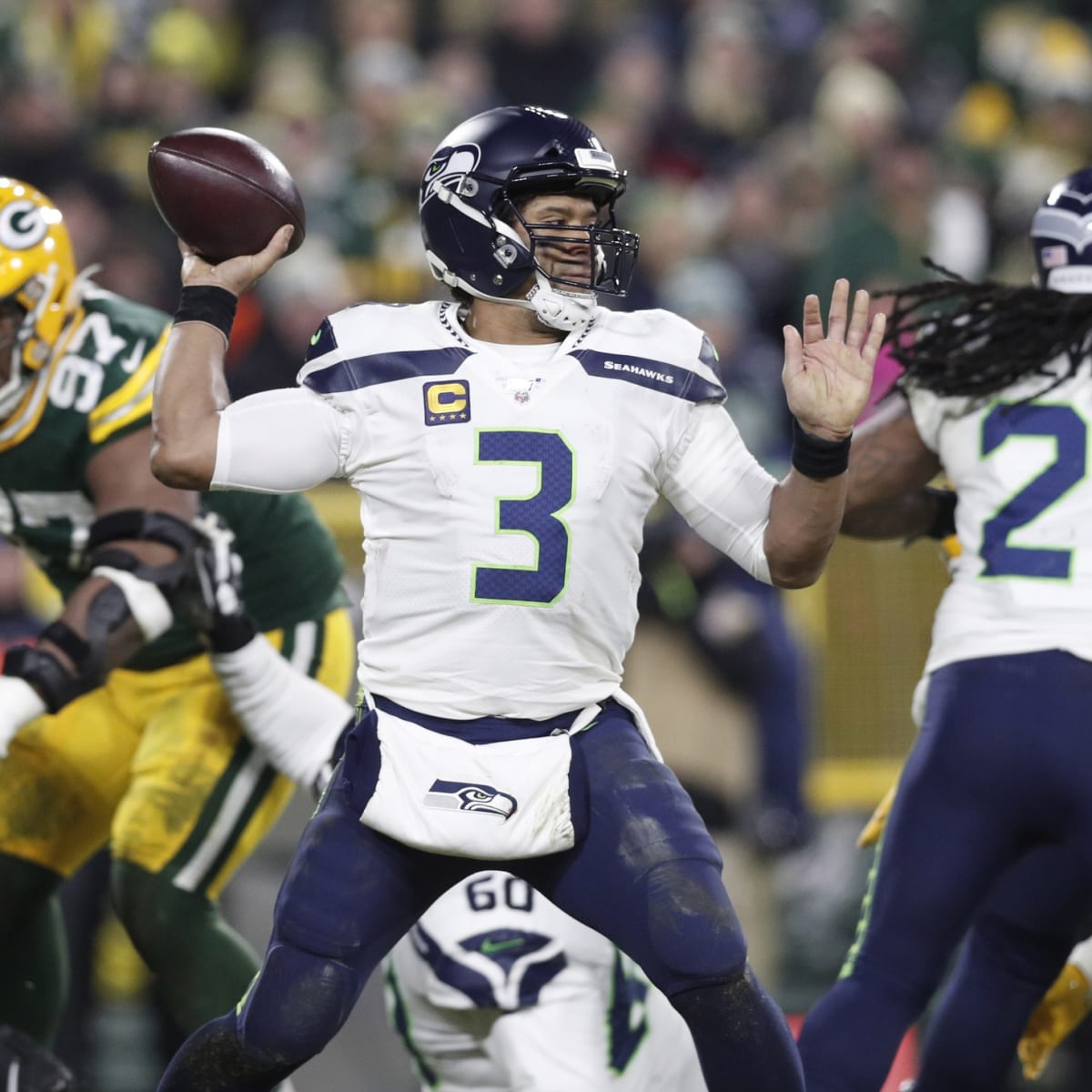 Ex-Wisconsin Badgers Star Russell Wilson's Stunning Performance for Broncos  Has NFL Twitter Buzzing