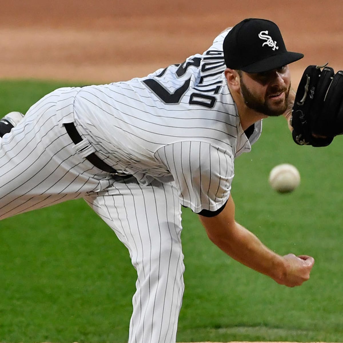 Lucas Giolito pitches Chicago White Sox to a 4-2 win