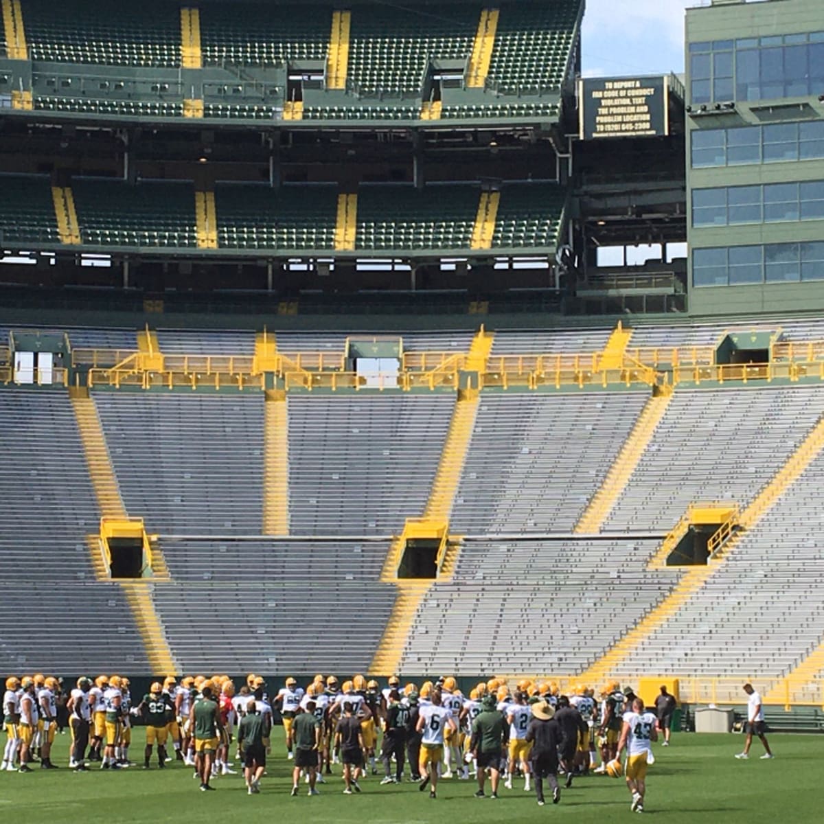 No fans in stadium for Packers-Vikings game