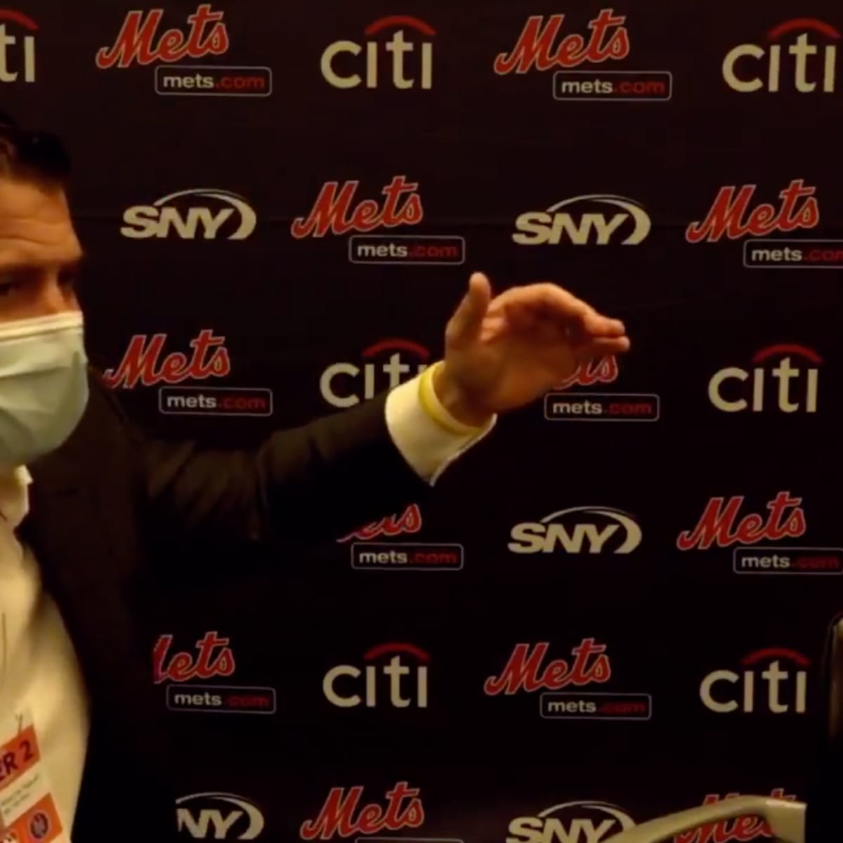 Mets fans treat beleaguered Brodie Van Wagenen like a hero