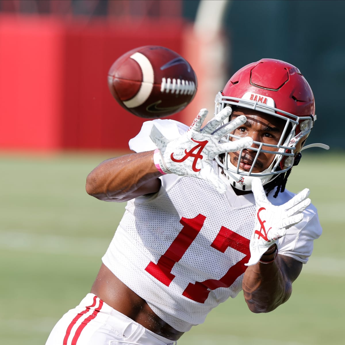 Alabama star WR Jaylen Waddle battles through ankle injury to