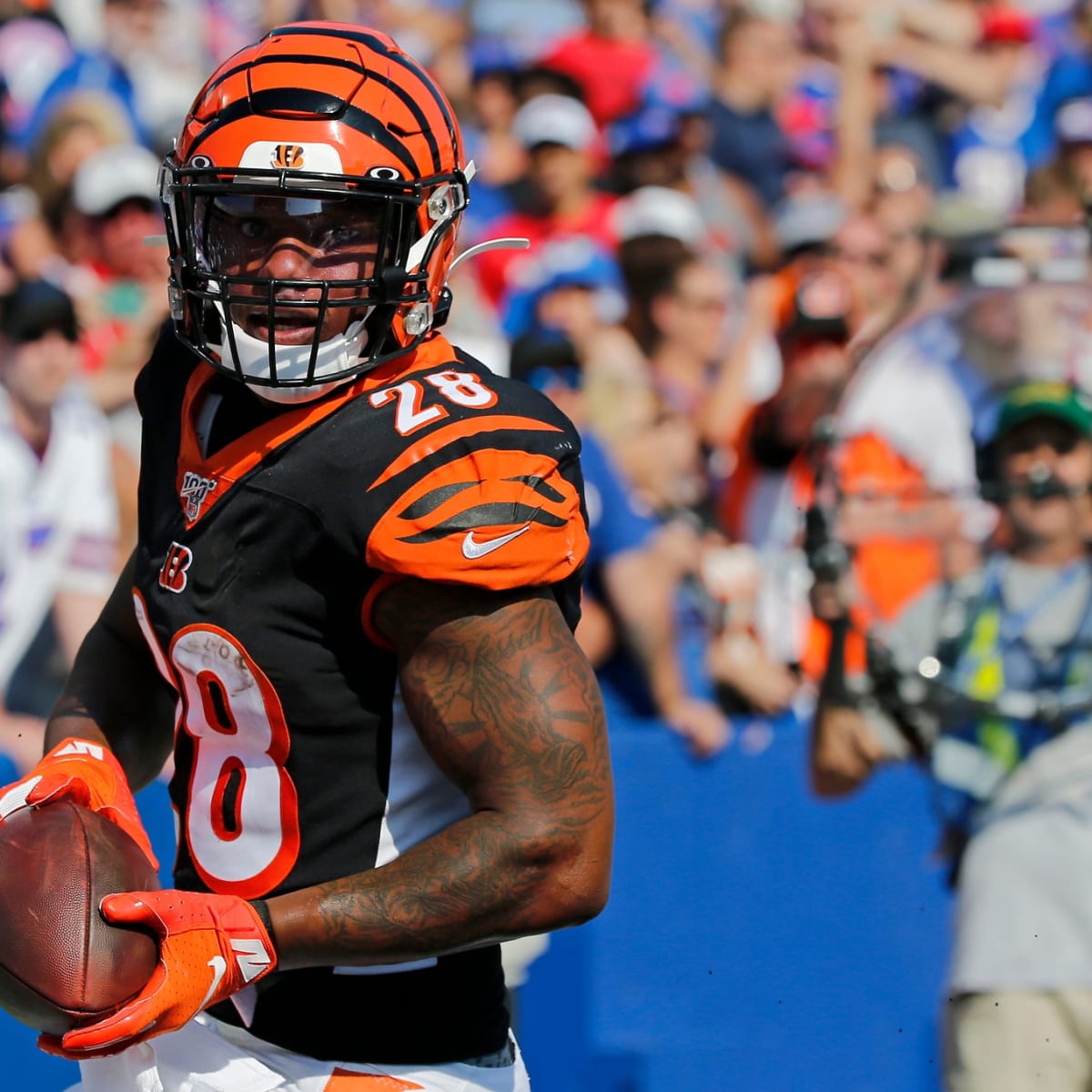 The Bengals signed HB Joe Mixon to a four-year contract extension through  the 2024 season.