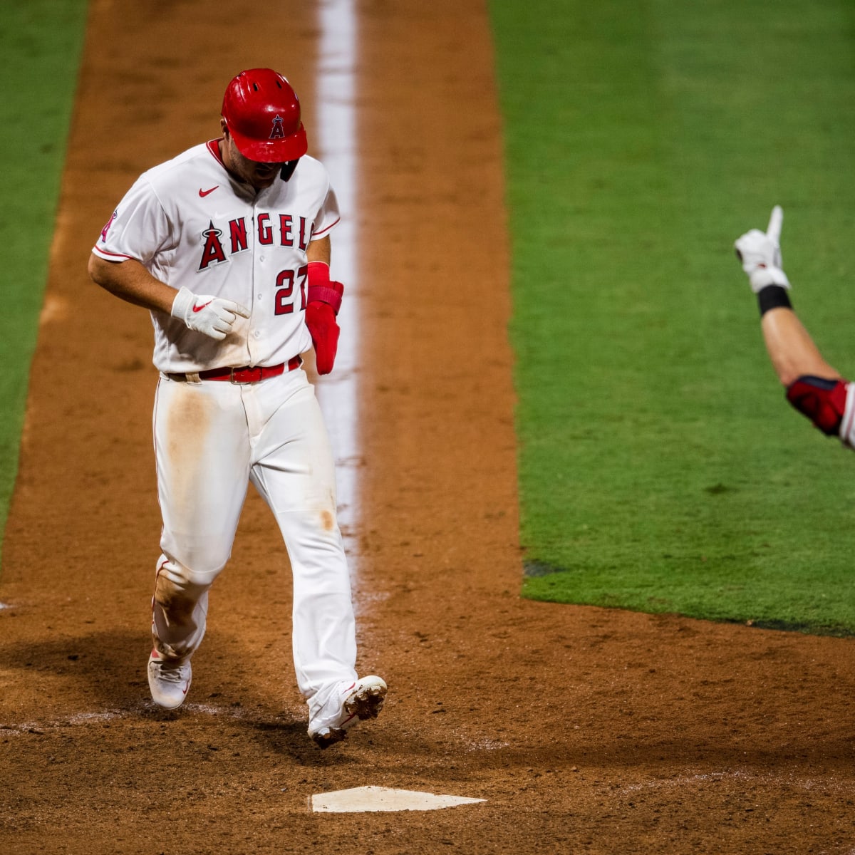 Trout Ties Angels' HR Record, Then Scores Winning Run