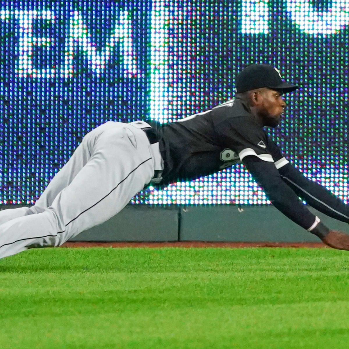 From Luis Roberts Instagram- my guy is YOKED. : r/whitesox