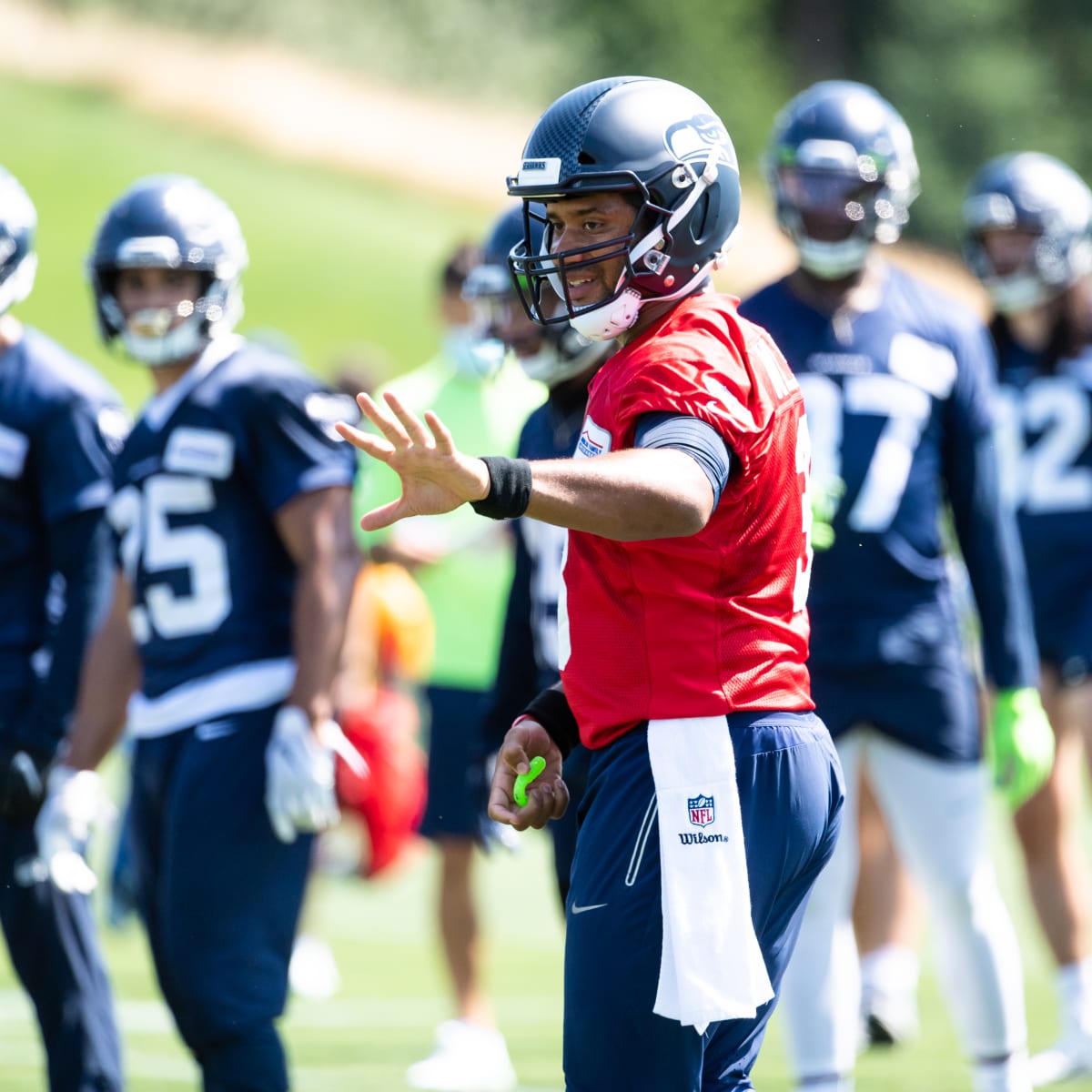 Viral 'Leaked' Photo of Seahawks QB Target Sparks Speculation