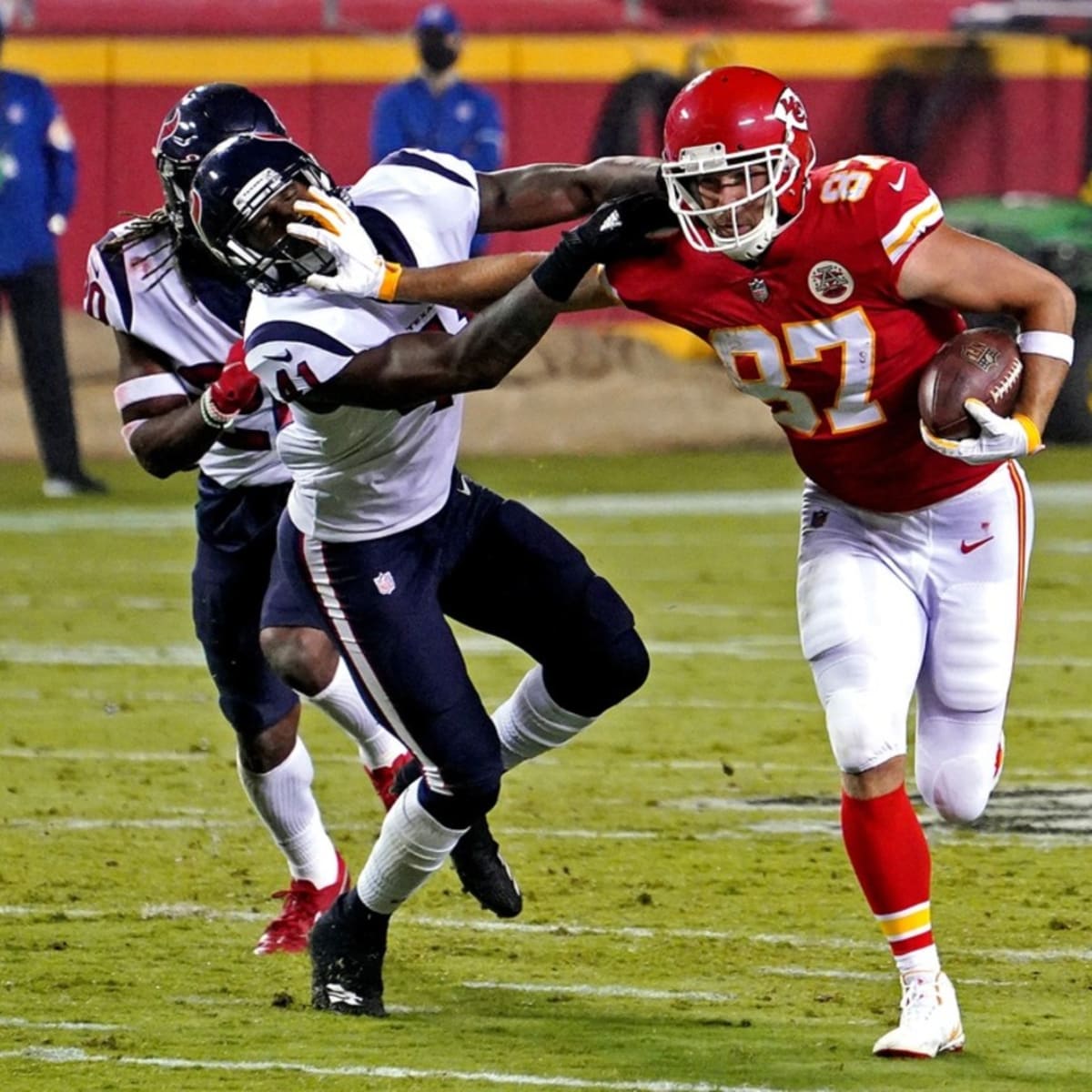 Chiefs rookie Edwards-Helaire shines in NFL debut vs Texans