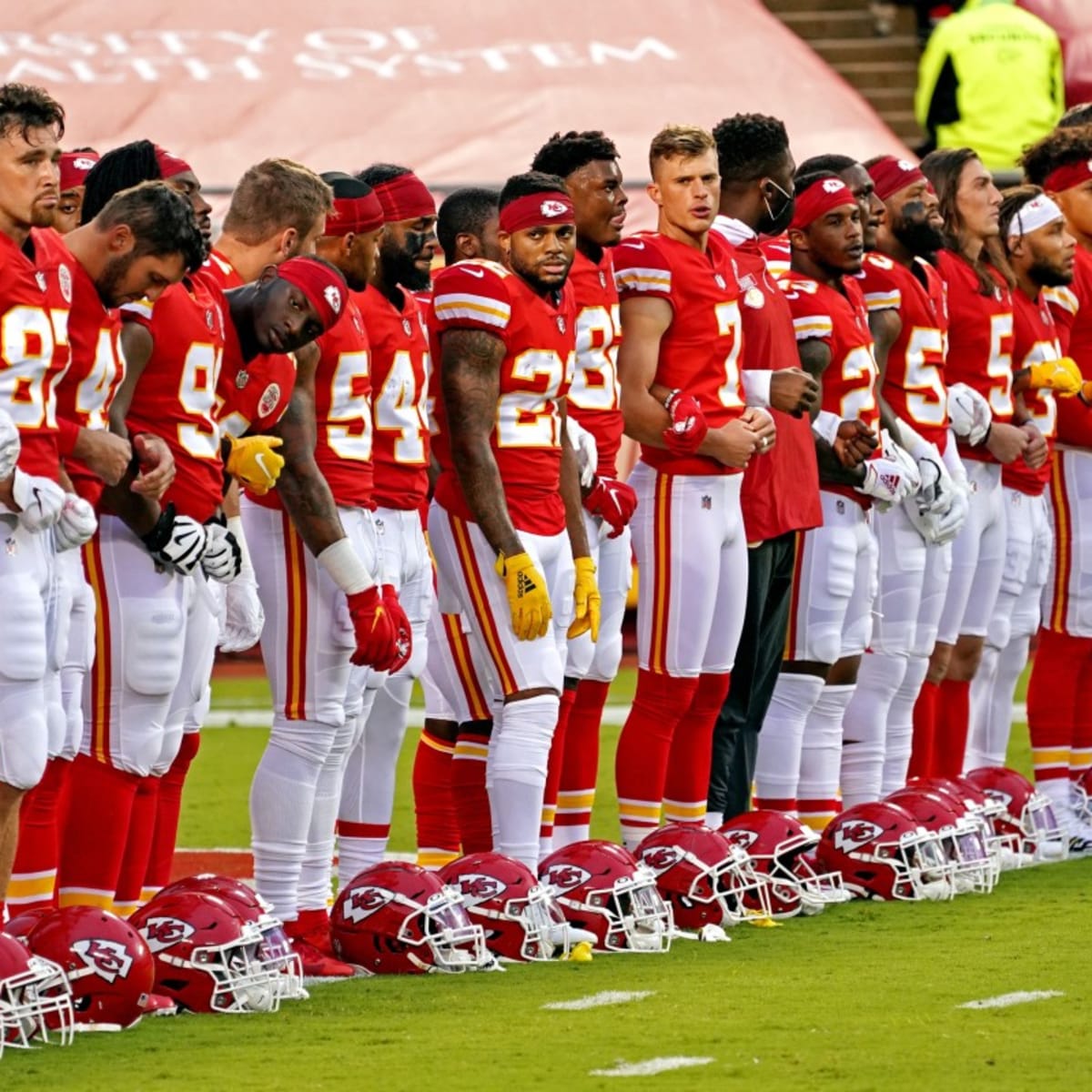 Houston Texans and Kansas City Chiefs come together for Moment of Unity.  Players and coaching staff from both teams linked arms and stood in silence  for the pregame gesture.