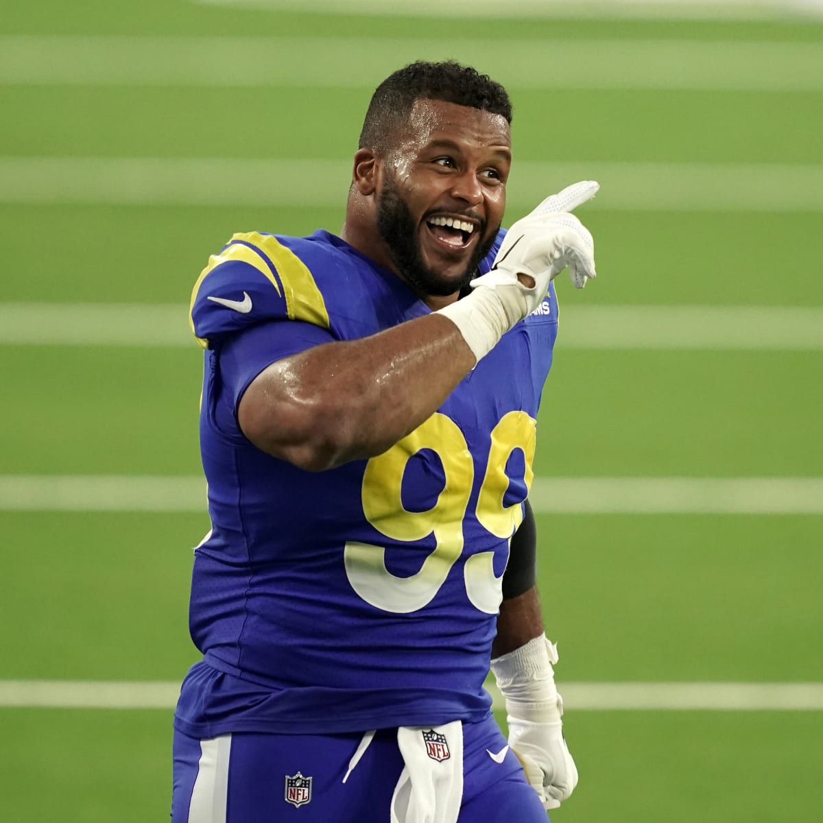 LA Rams Aaron Donald 'just average' run defender sets off Twitter tornado