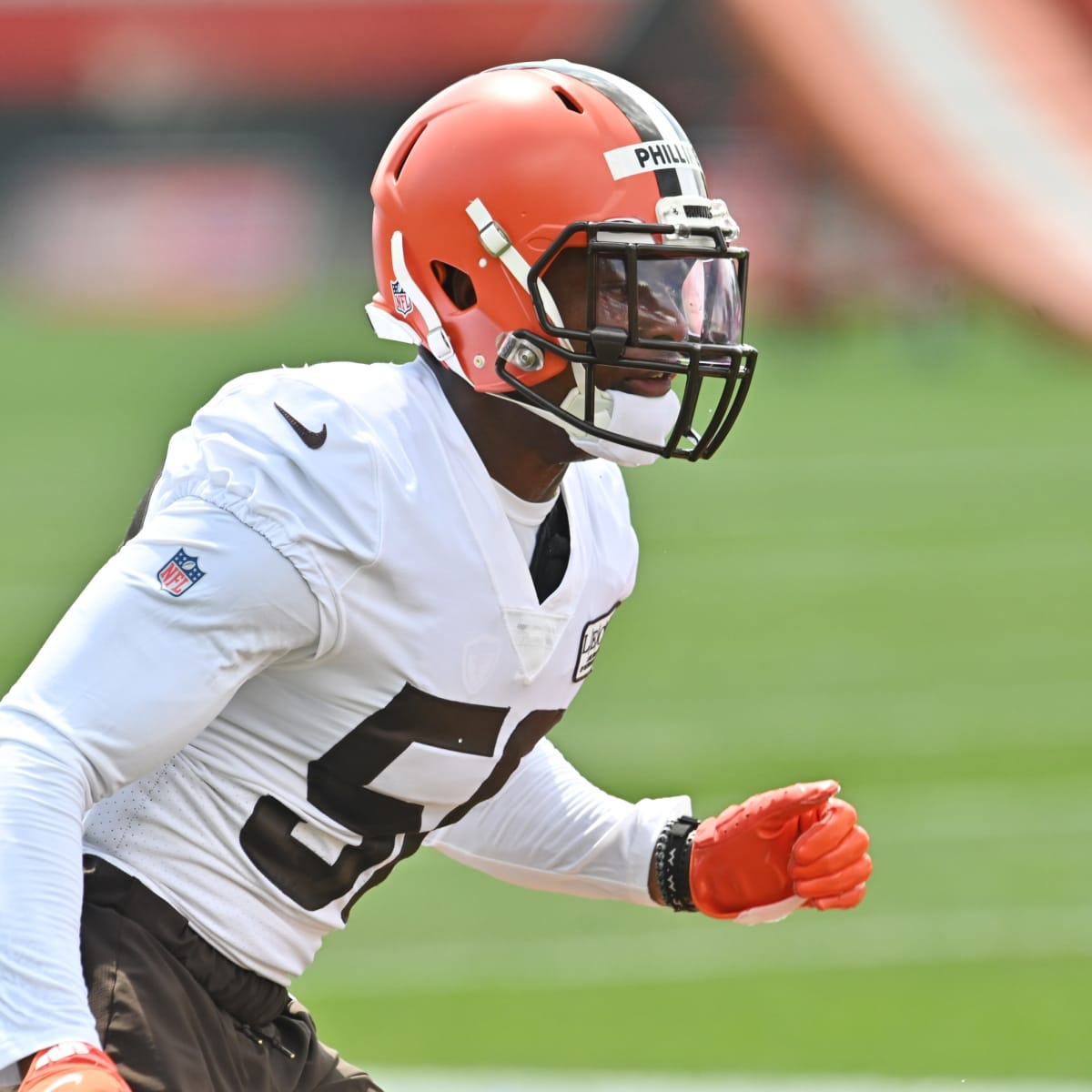 AP source: Browns' Phillips (biceps) could miss most of year