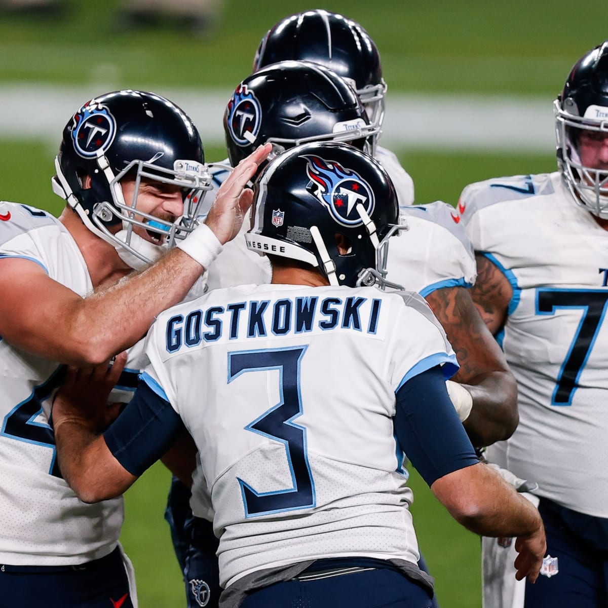 Gostkowski kicks 49-yarder as Titans beat Jaguars 33-30