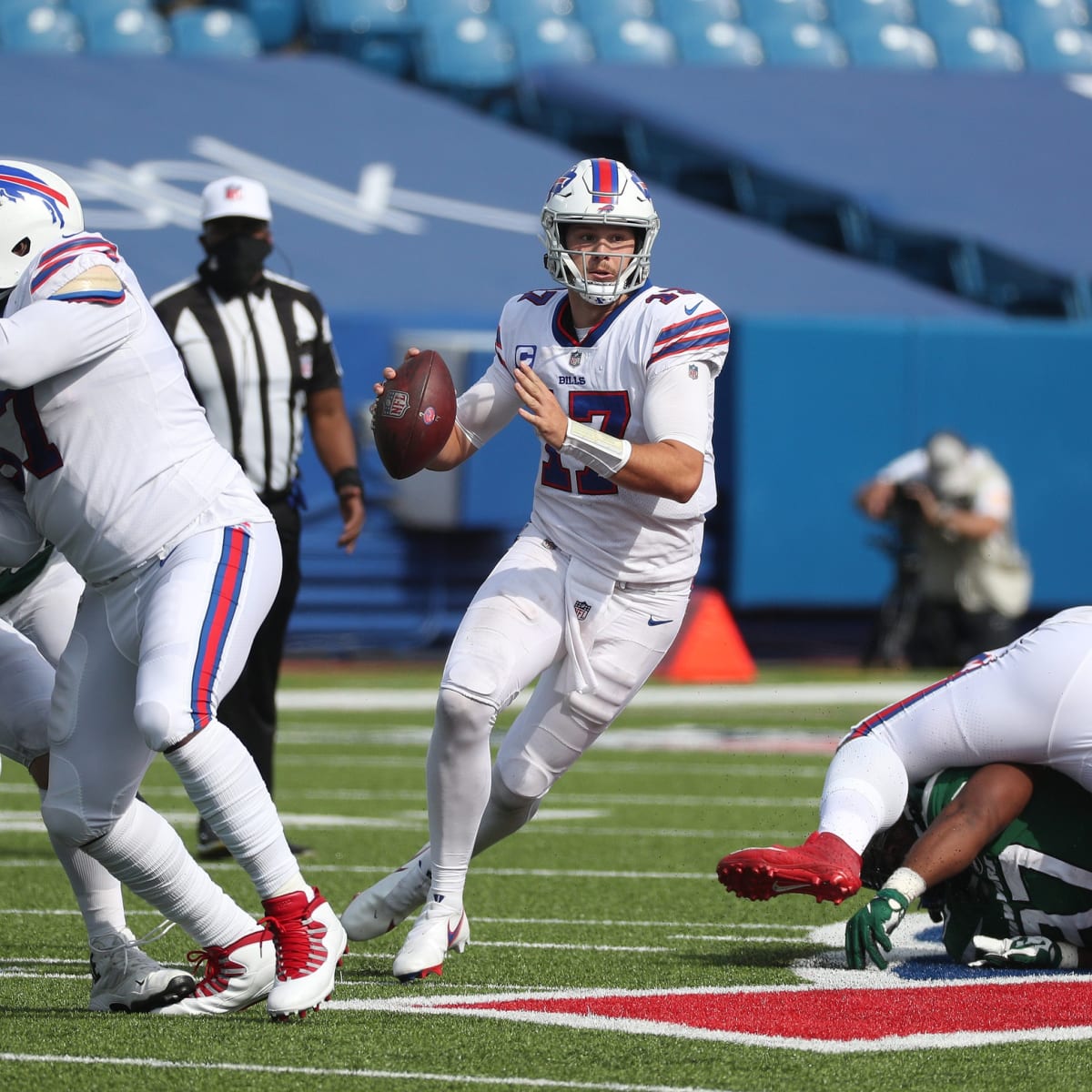 Buffalo Bills Lead Miami Dolphins After Back-and-Forth First Half - Sports  Illustrated Buffalo Bills News, Analysis and More