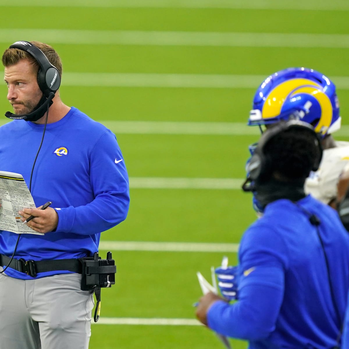 Los Angeles Rams - Our mascot Rampage coaching up his squad at the  #NFLMascotGame 