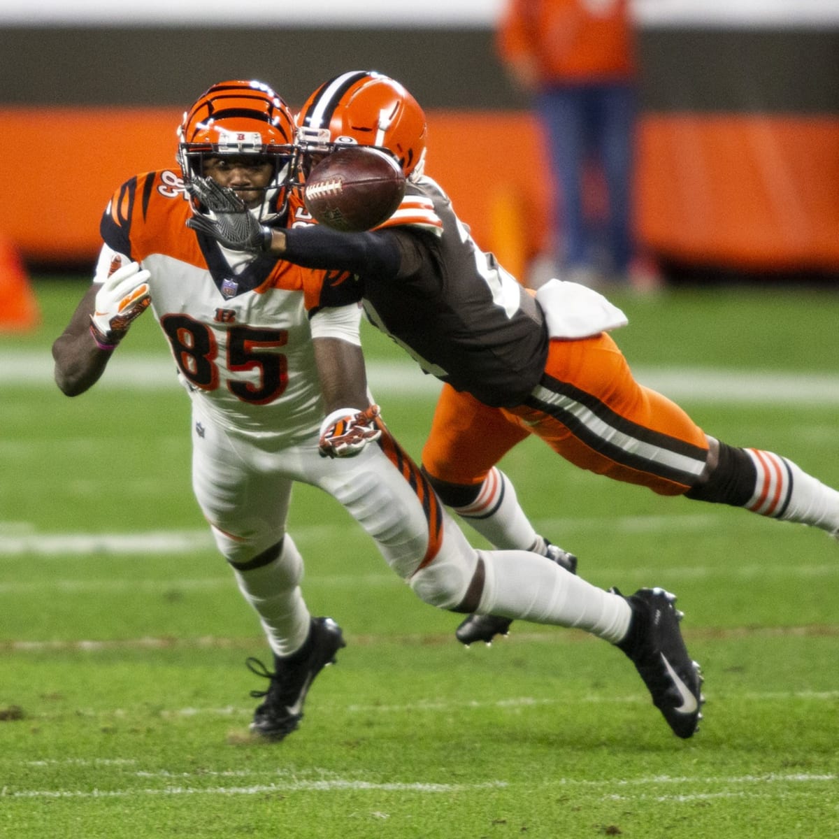 Cleveland Browns Denzel Ward, KhaDarel Hodge Not Practicing Friday