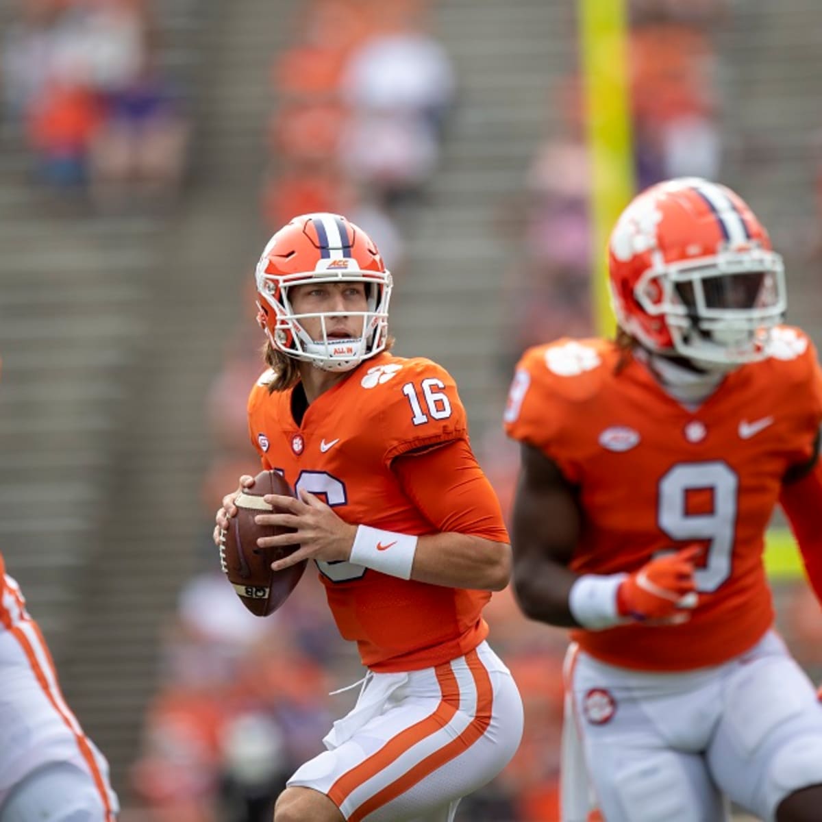 Trevor Lawrence Throws his First TD of 2022 - Sports Illustrated Clemson  Tigers News, Analysis and More