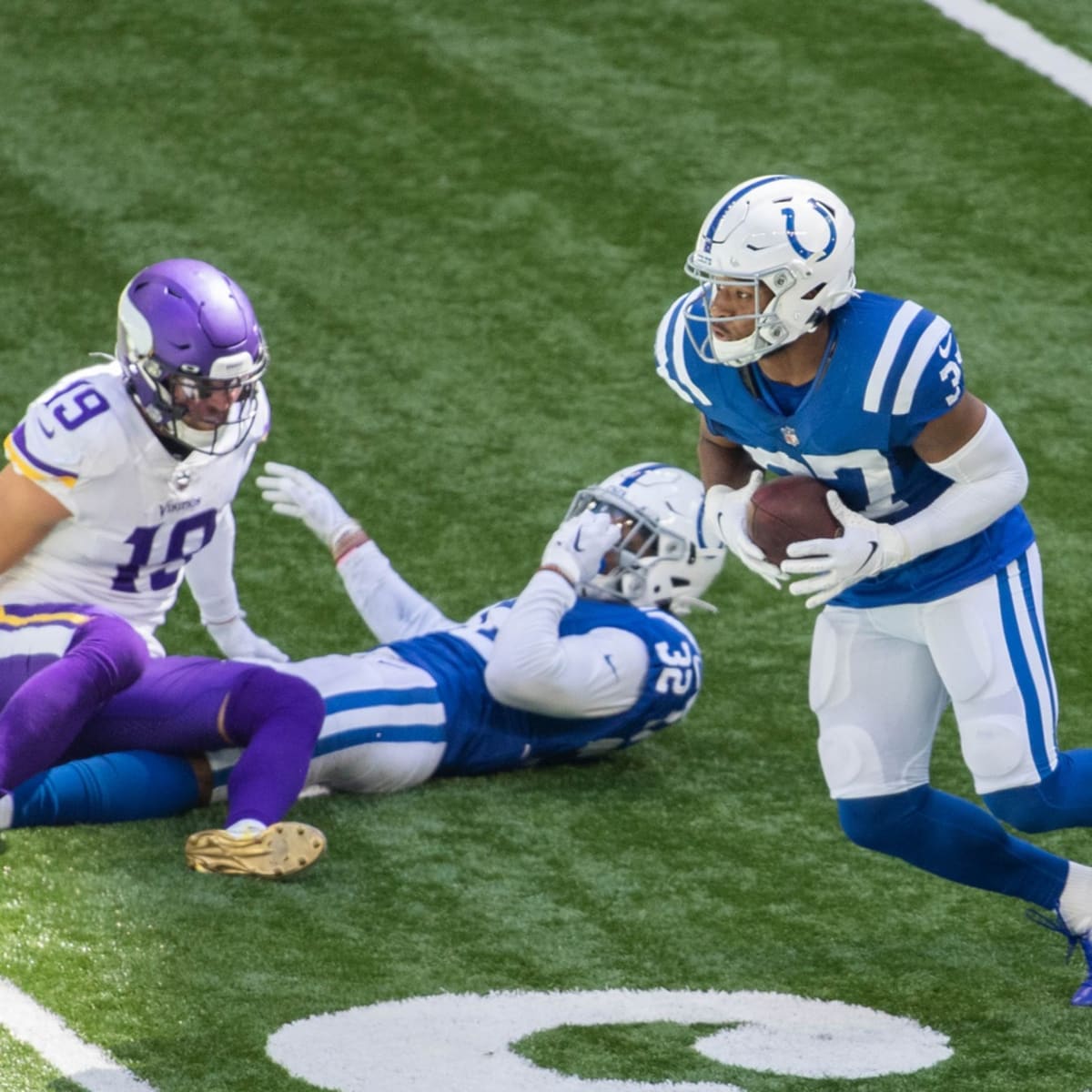 WATCH: Indianapolis Colts' Julian Blackmon grabs pick-six vs. Vikings