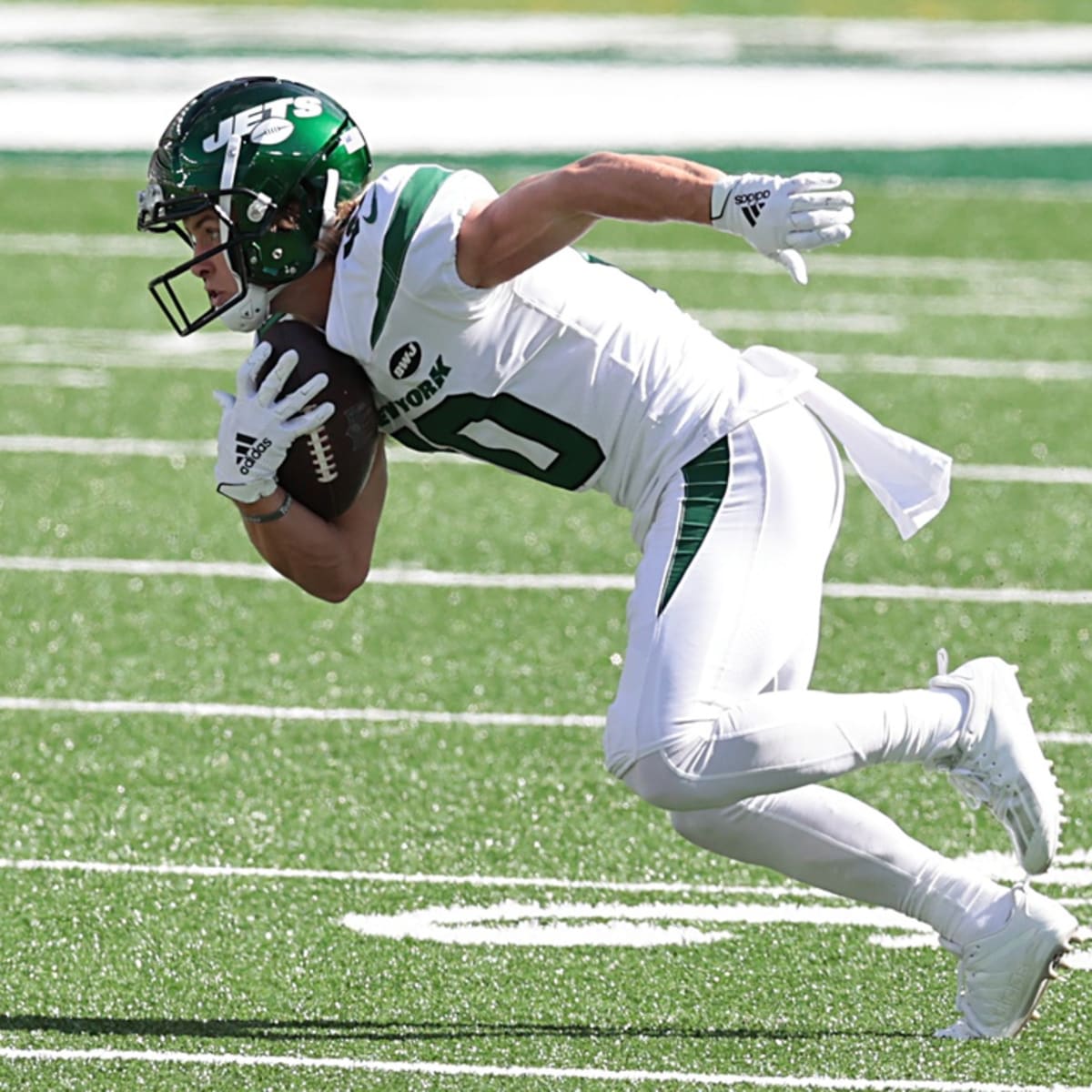 New York Jets wide receiver Braxton Berrios (10) warms up before an NFL  football game against the Cincinnati Bengals, Sunday, Sept. 25, 2022, in  East Rutherford, N.J. The Cincinnati Bengals won 27-12. (