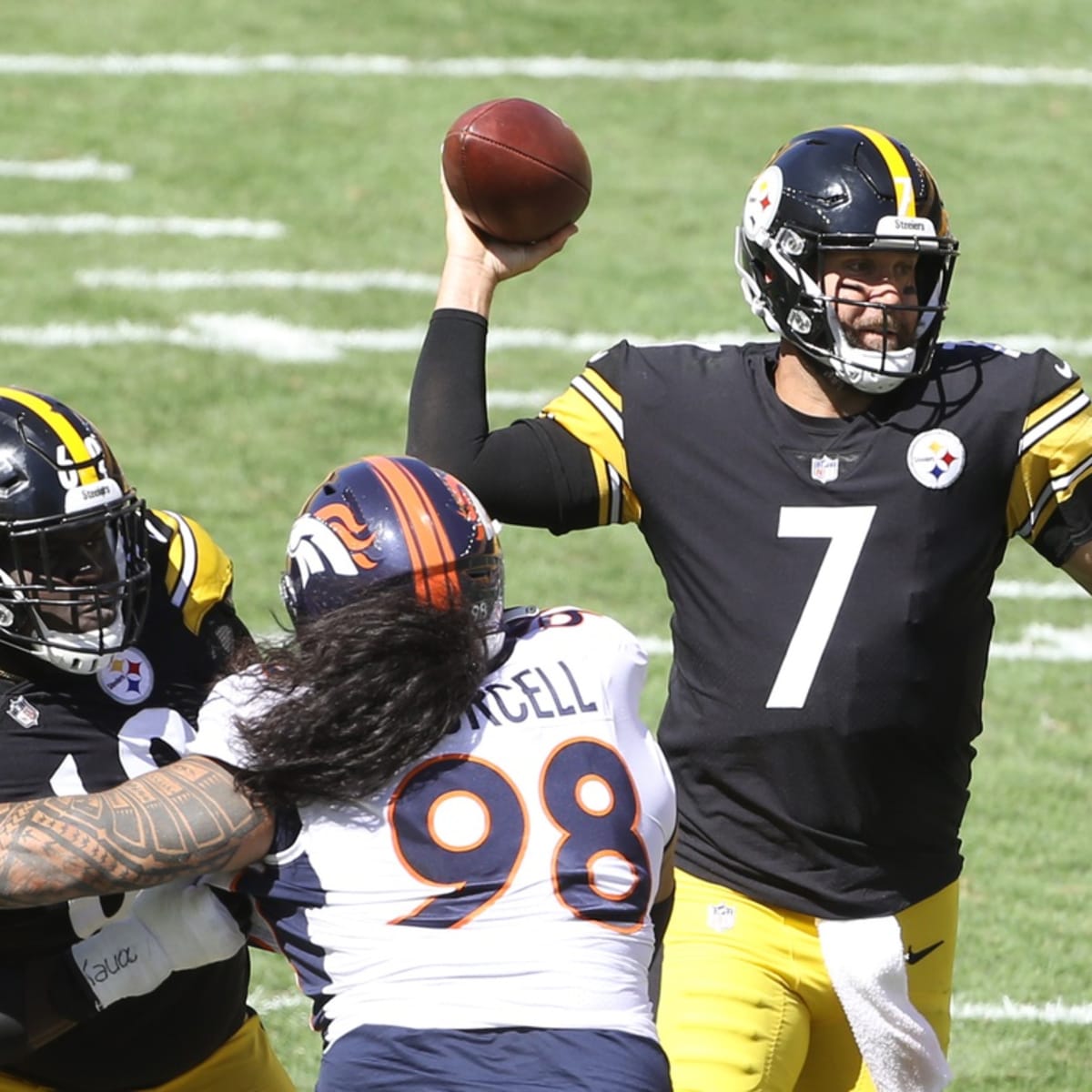 Pittsburgh Steelers guard Kevin Dotson (69) during an NFL football