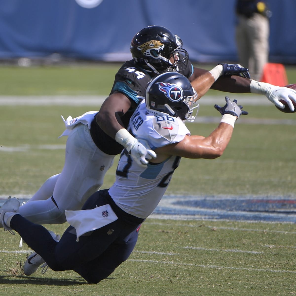 Finding a way: Titans pull out 33-30 win over Jaguars to improve