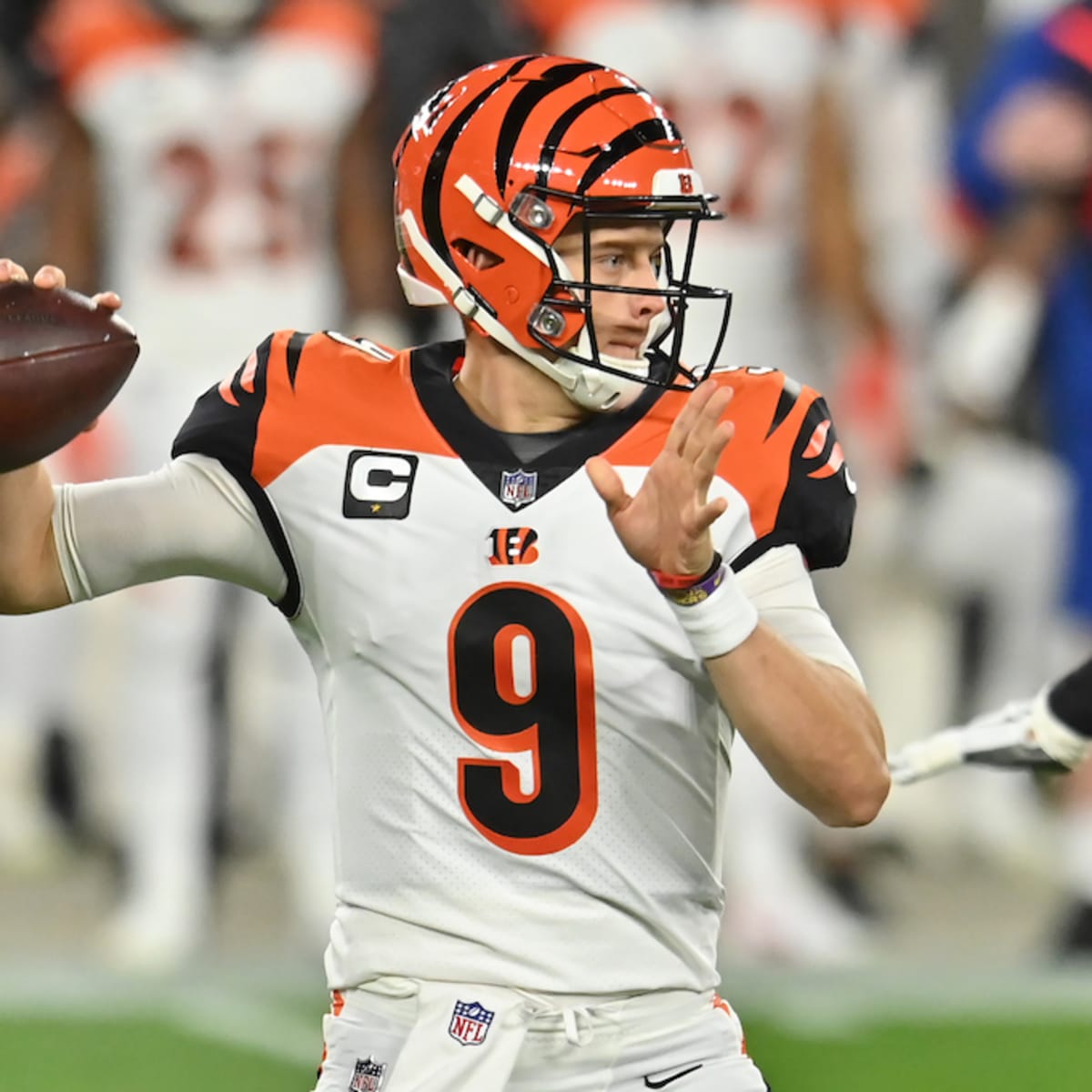 Bengals QB Joe Burrow suffered MCL sprain in Super Bowl LVI, won't need  offseason surgery