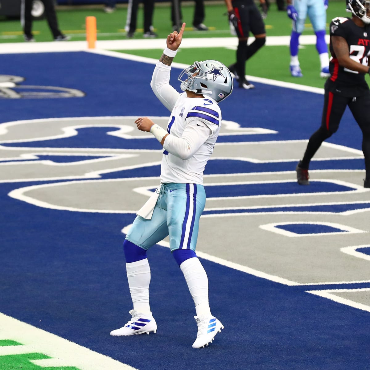 Dak Prescott tied Tony Romo for most 400-yard passing games in