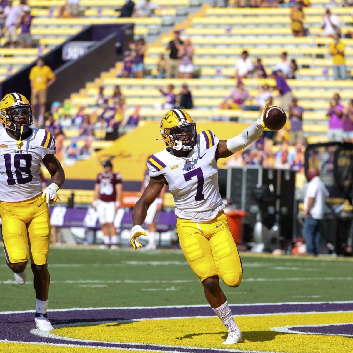 LSU signee Derek Stingley, Jr. hits the practice field two days after he  signs