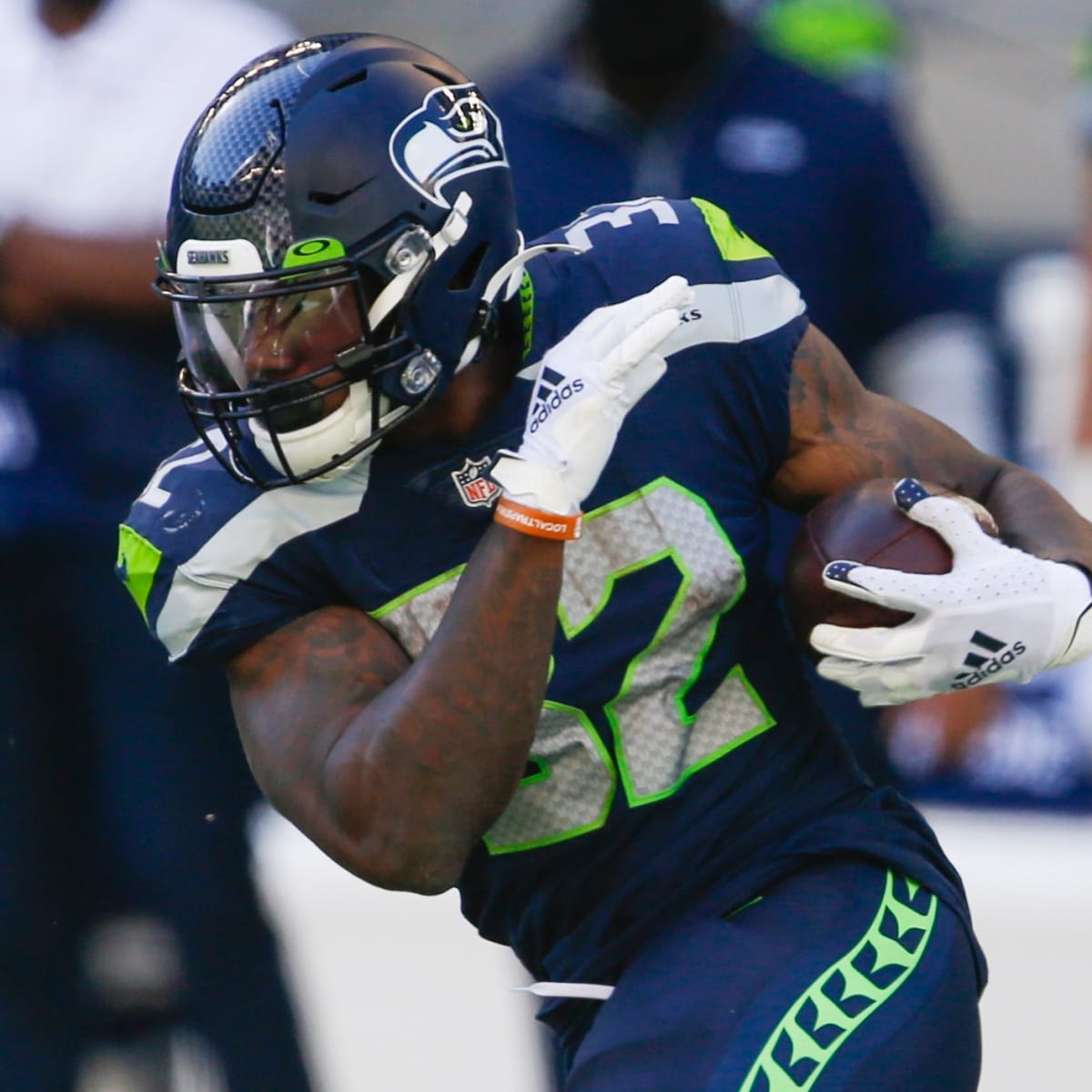 Seahawks should wait and see about re-signing Chris Carson - Seattle Sports