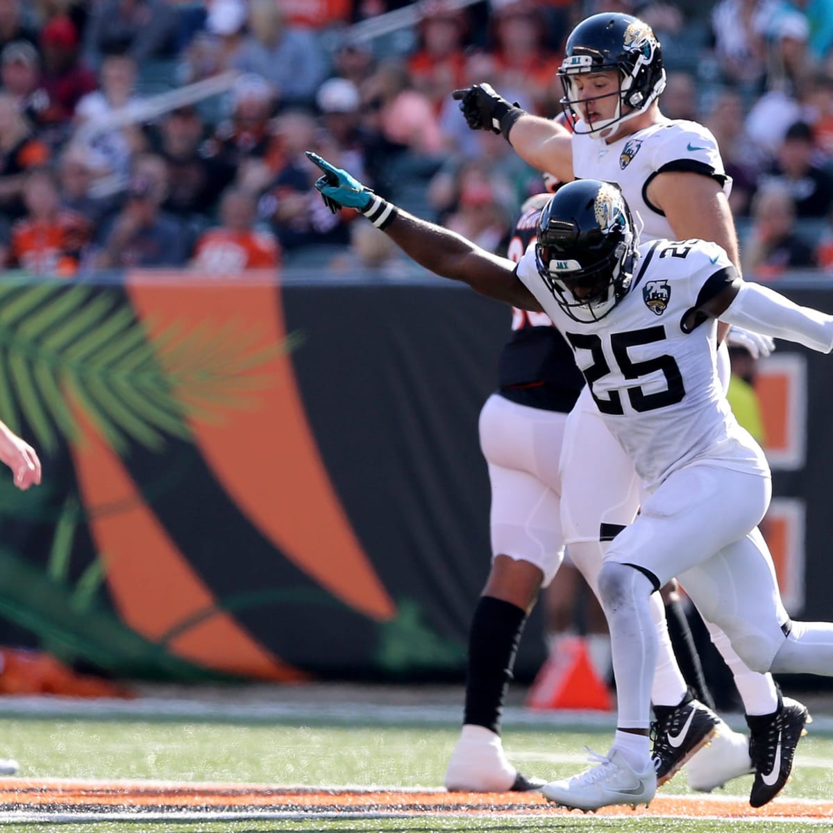 Jacksonville, FL, USA. 29th Nov, 2020. Jacksonville Jaguars kicker Aldrick  Rosas (7) brought in from the practice squad warms up before 1st half NFL  football game between the Cleveland Browns and the