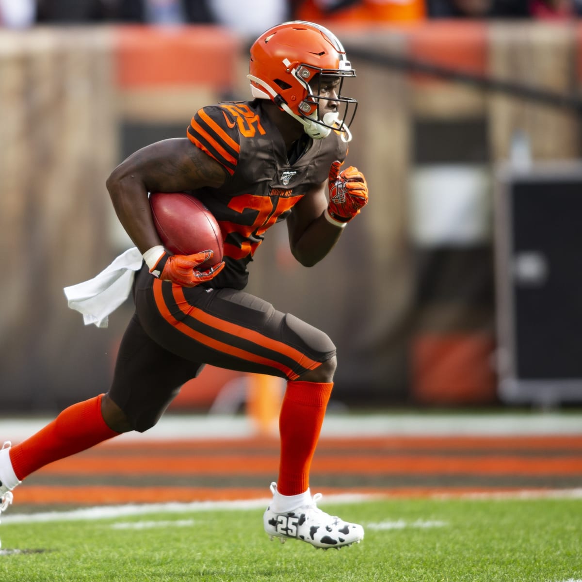 Kareem Hunt, Denzel Ward, Joel Bitonio among Browns players idle with  injuries Wednesday in practice for Cowboys 