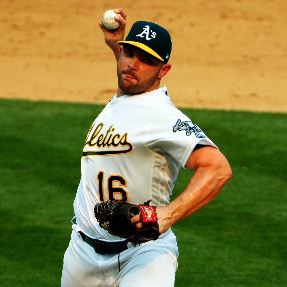 MLB 2021 News, Transactions, Free Agents: Liam Hendriks to Chicago White  Sox, Oakland Athletics, Relief Pitcher, Closer