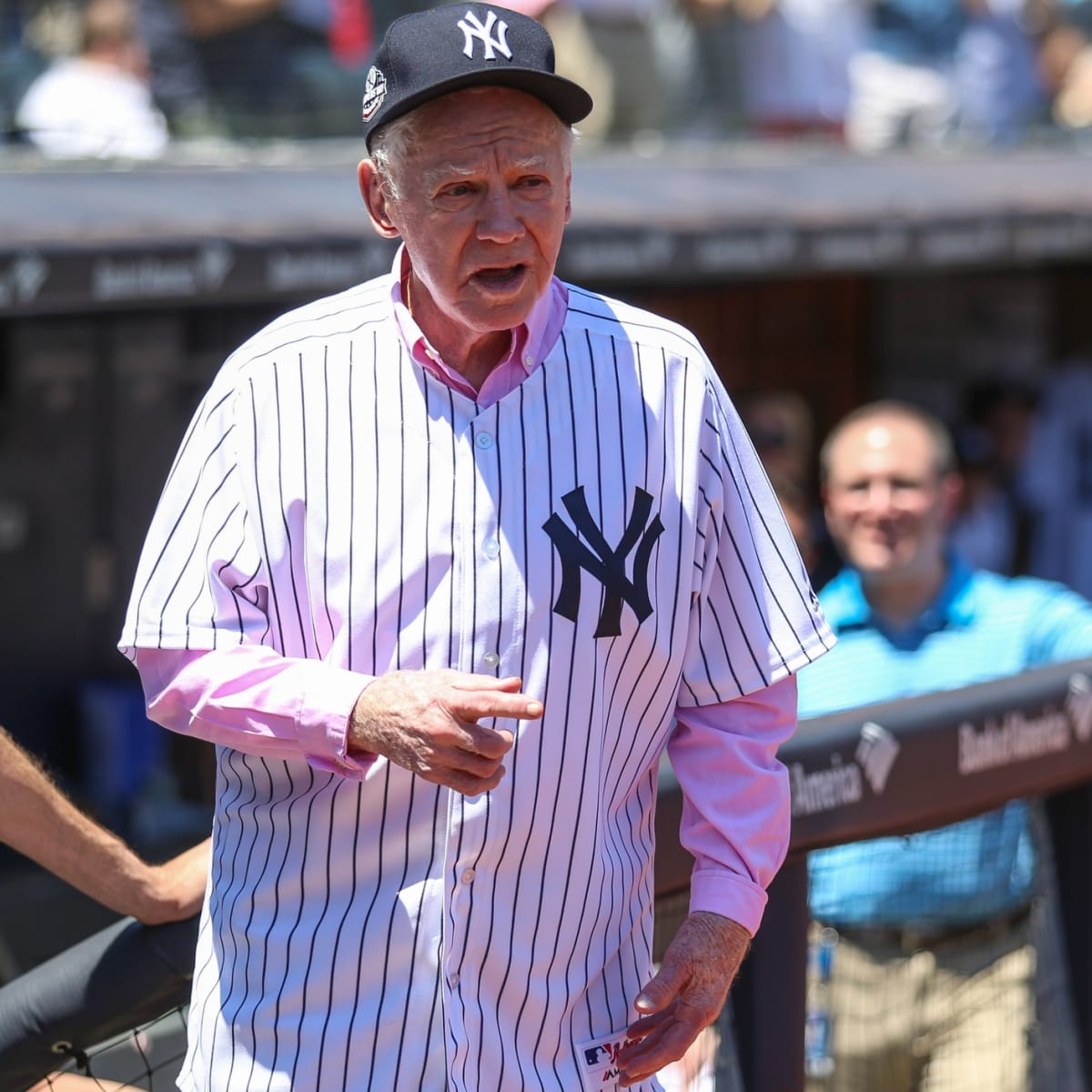Whitey Ford, Hall of Fame Yankee pitcher, dead at 91
