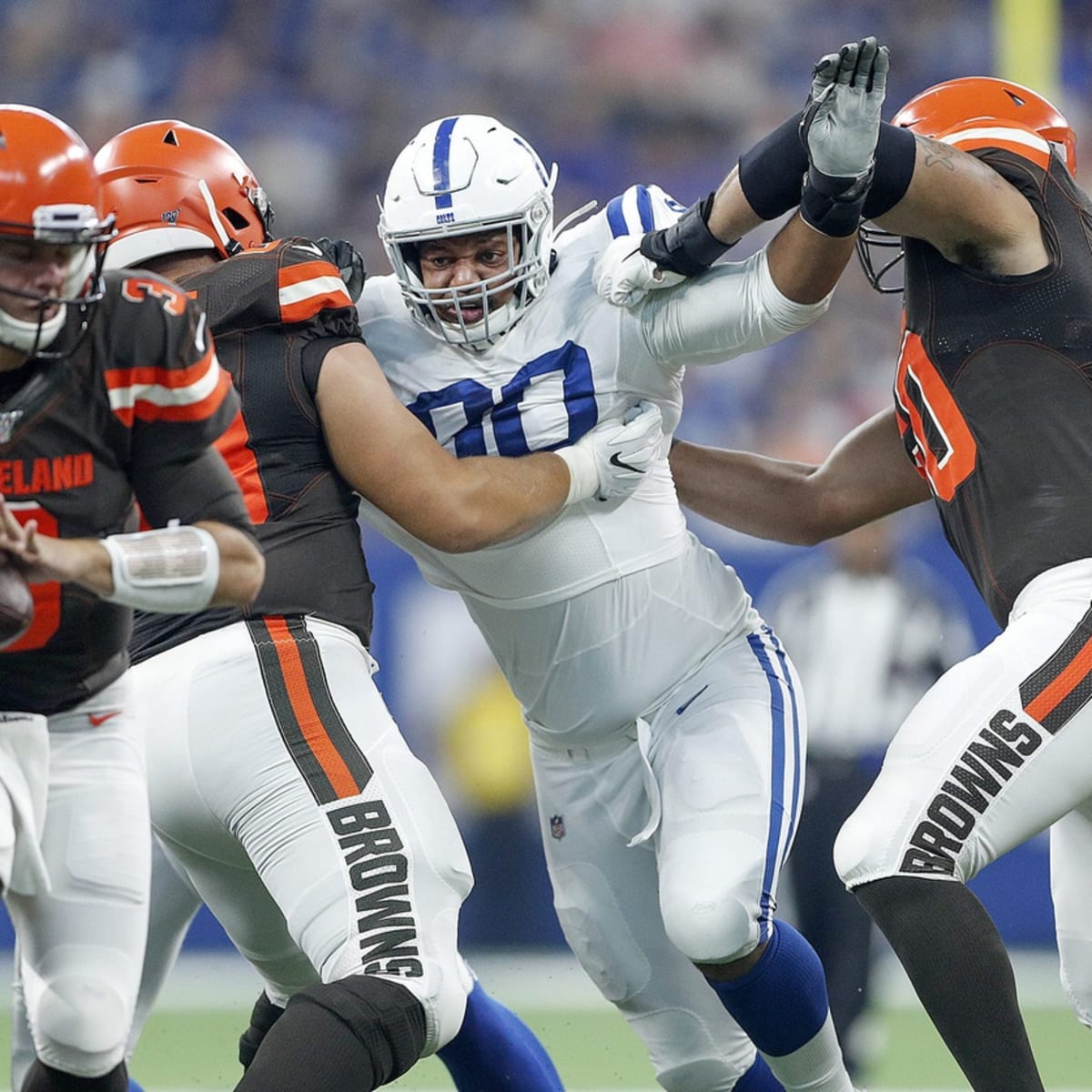 Colts linebacker Darius Leonard and left tackle Anthony Castonzo out vs.  Browns 