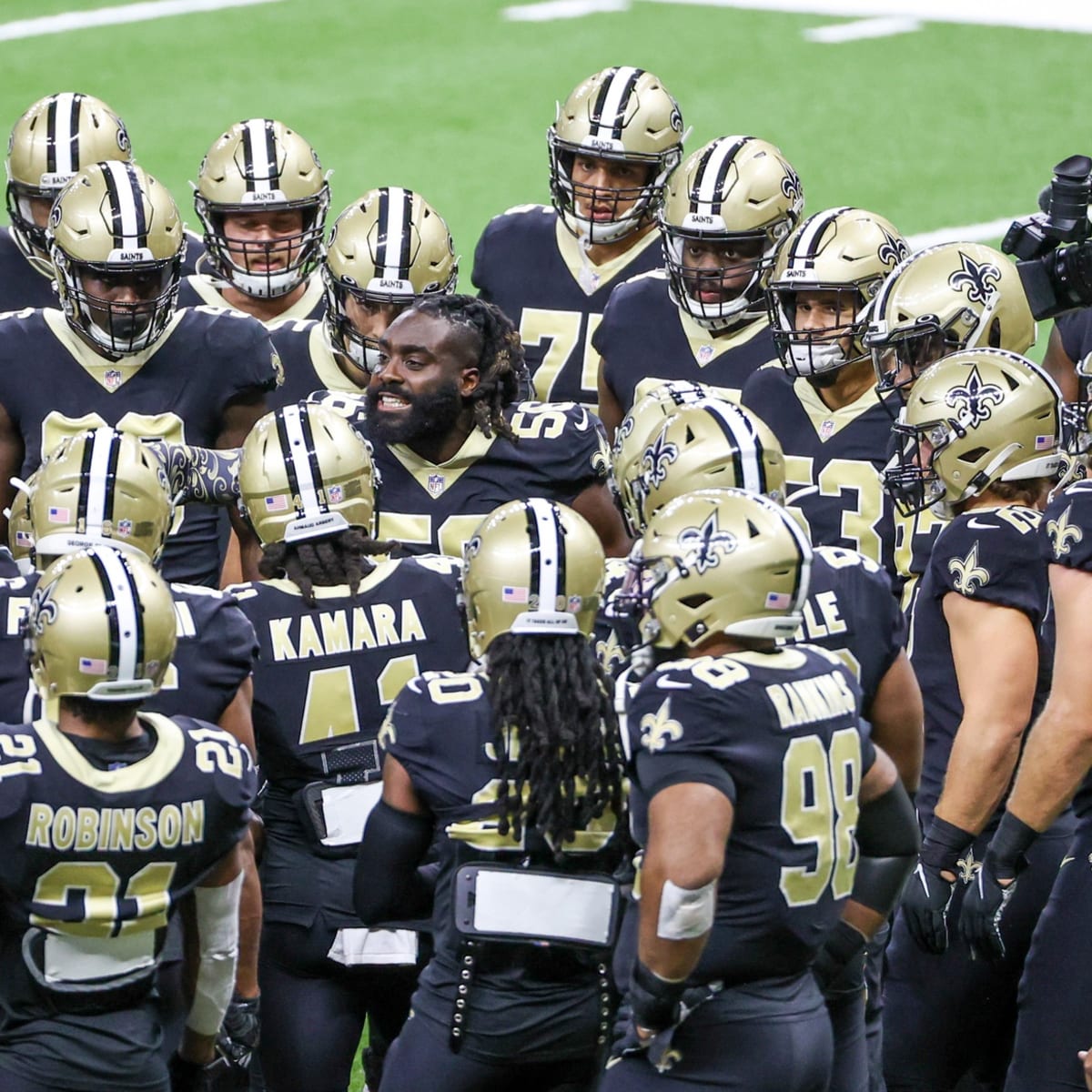 Demario Davis of the New Orleans Saints defends during a game