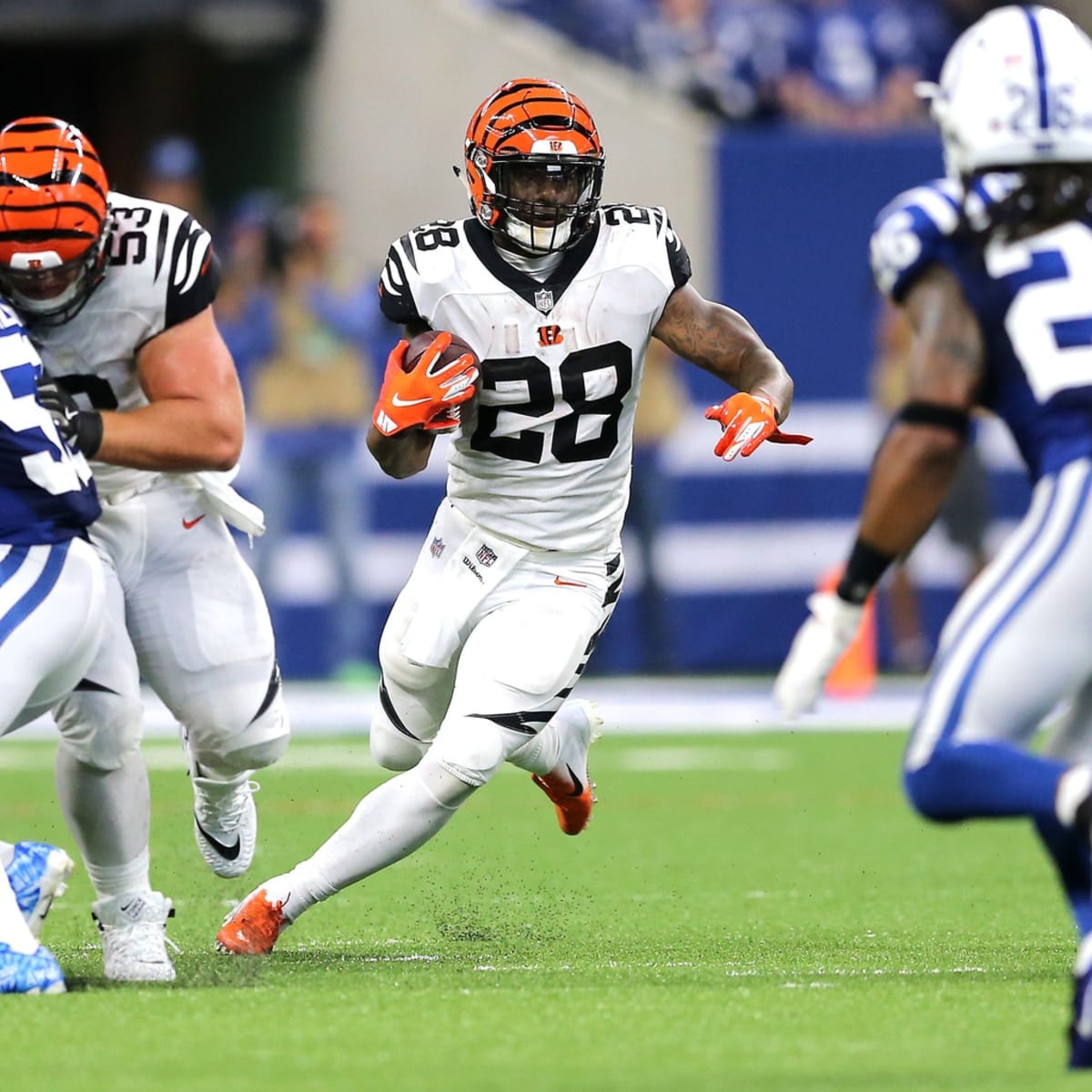 Giovani Bernard expected to play, Bobby Hart returns to right tackle