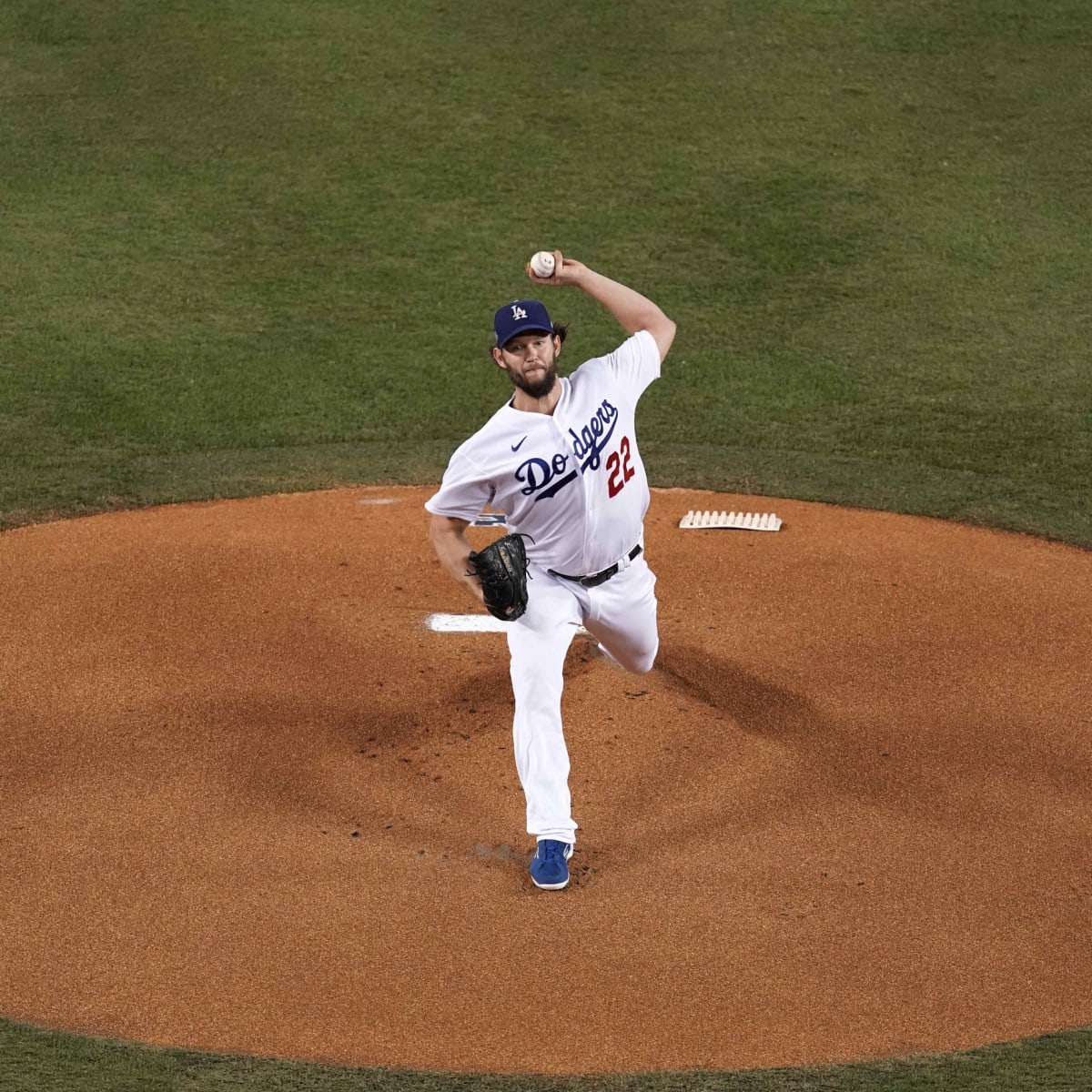 Los Angeles Dodgers re-sign pitcher Clayton Kershaw to a 1-year