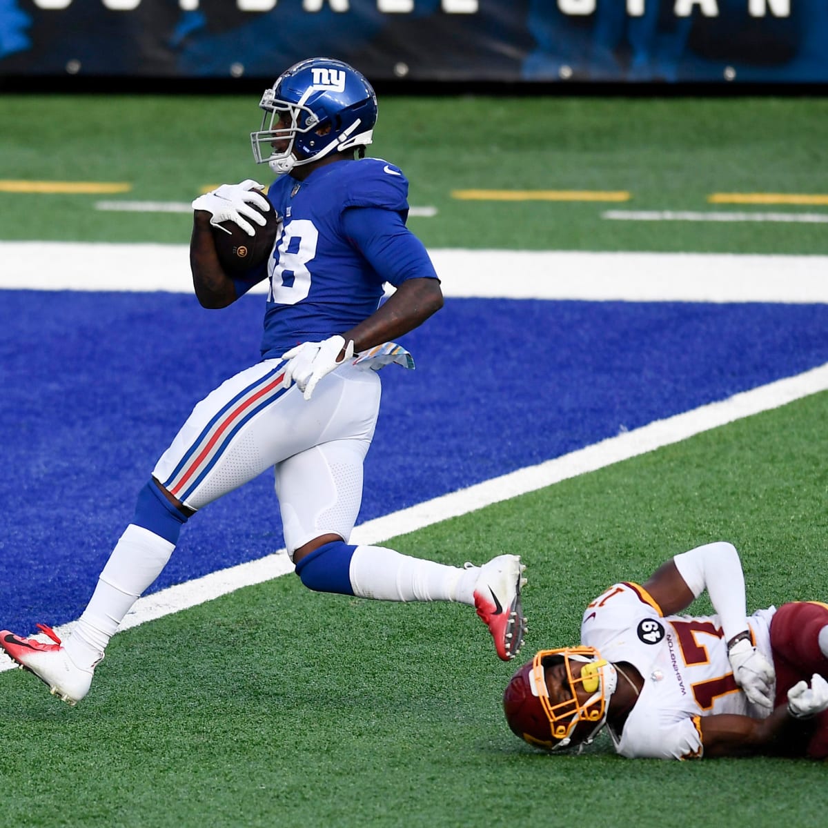 New York Giants linebacker Tae Crowder (48) waits to take the field against  the Chicago Bears during an NFL football game Sunday, Oct. 2, 2022, in East  Rutherford, N.J. (AP Photo/Adam Hunger