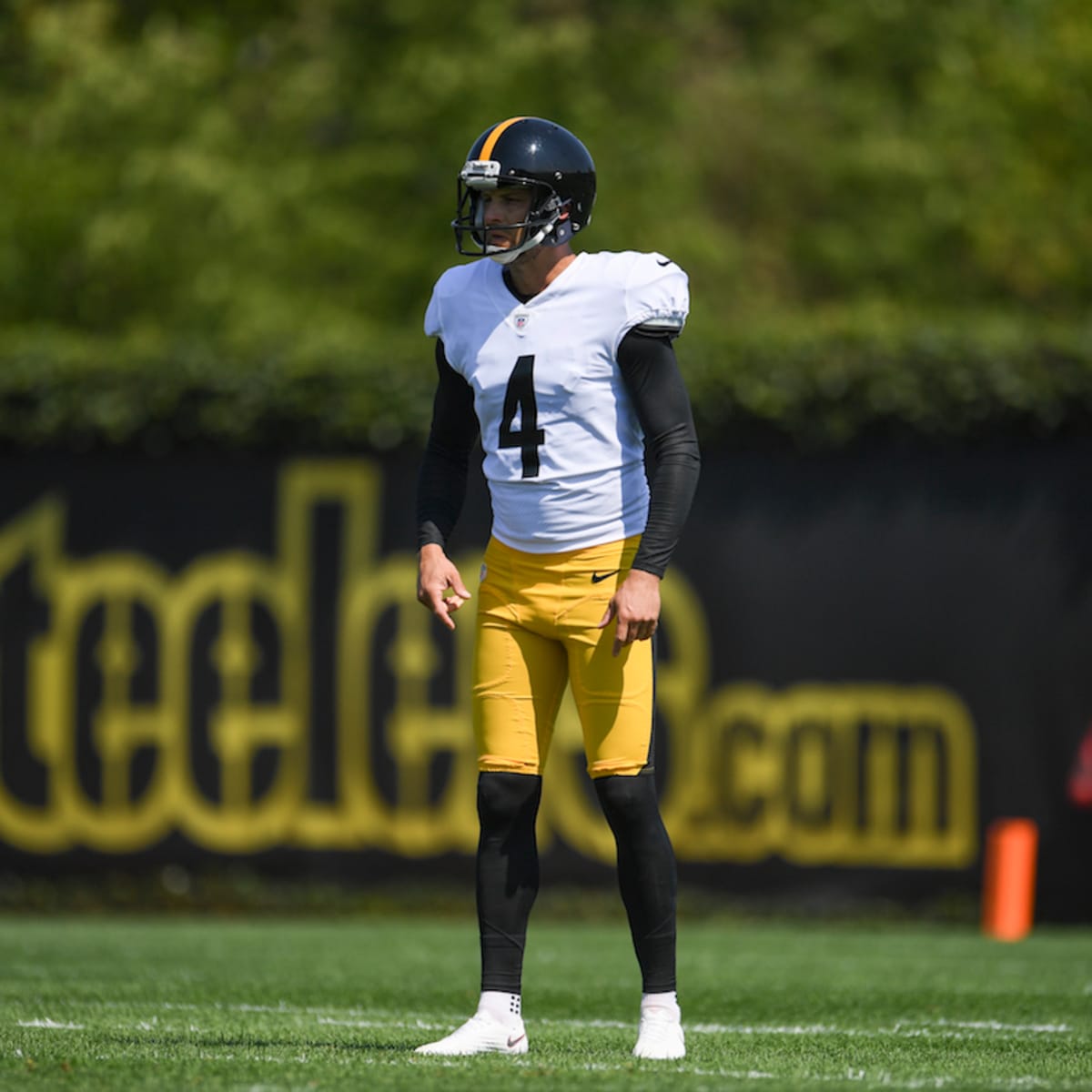 Steelers release newly signed punter Dustin Colquitt