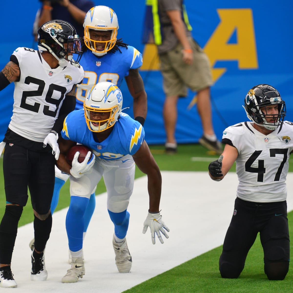 Another blown lead, but this time Chargers rally to beat Jaguars 39-29