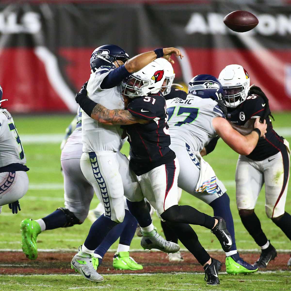 Officials miss blatant holding penalty on Seahawks game-winning TD