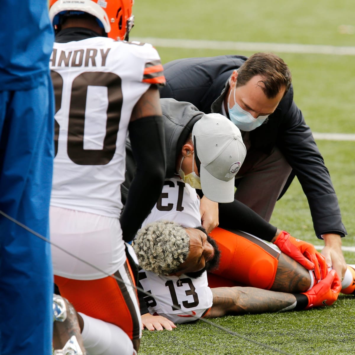 Browns' WR Odell Beckham could have serious knee injury; MRI scheduled