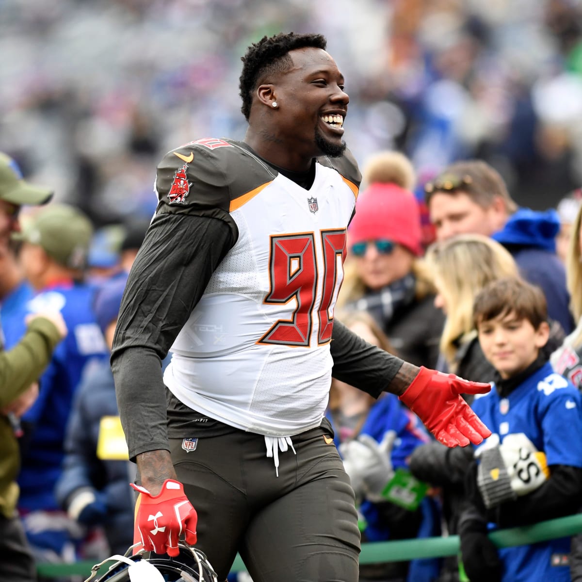 Bucs' Jason Pierre-Paul coming for Giants' 'necks' on MNF