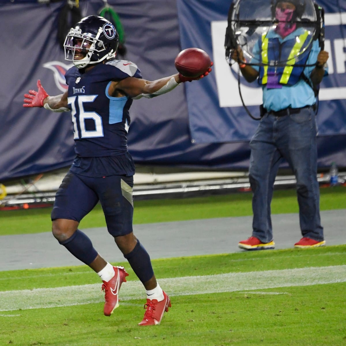 Tennessee Titans safety Dane Cruikshank (29) plays during an NFL football  game against the Miami Dolphins, Sunday, Jan. 2, 2022, in Nashville, Tenn.  (AP Photo/John Amis Stock Photo - Alamy